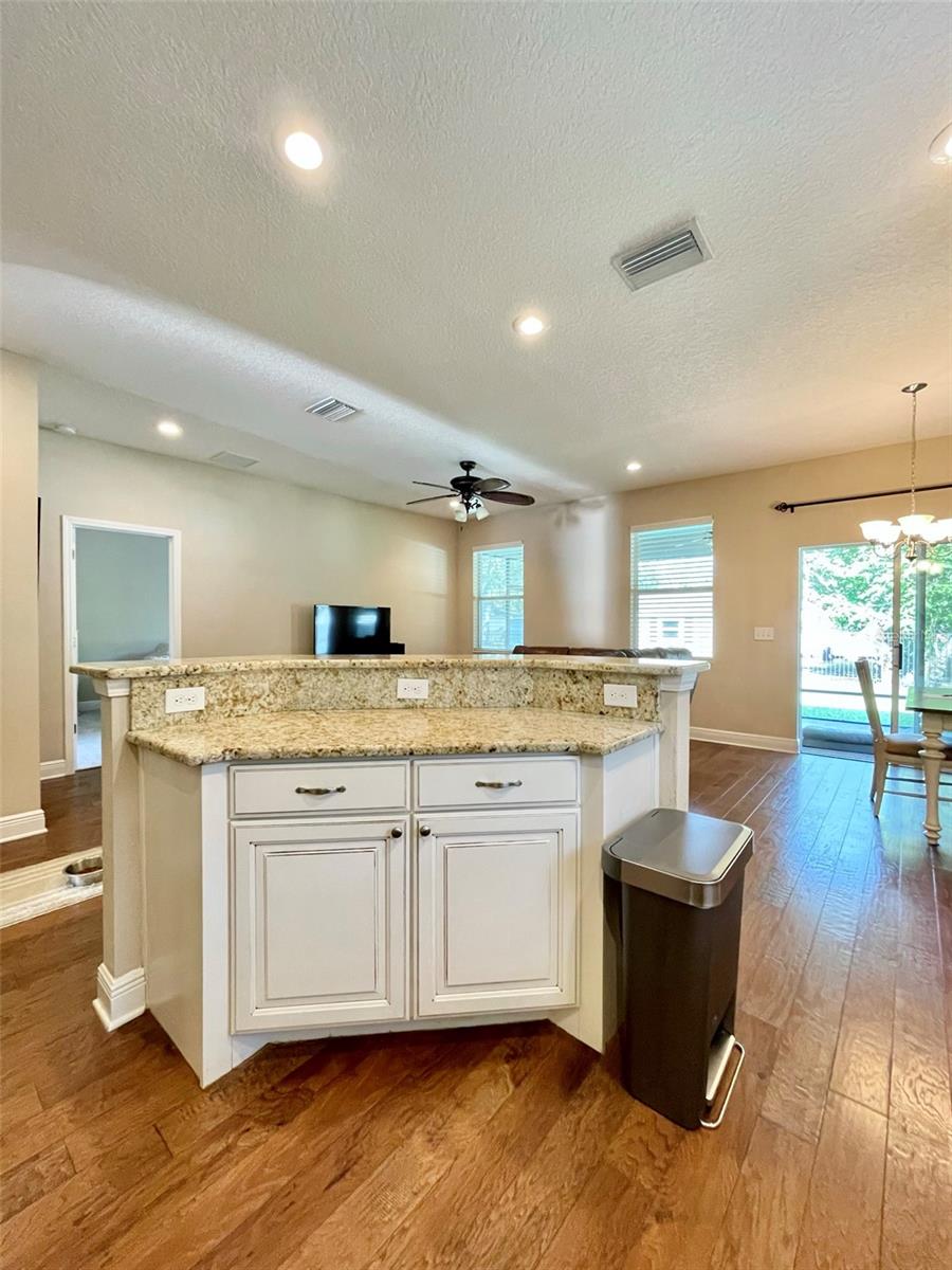 7215 S SHAMROCK RD, TAMPA, FL, 33616
