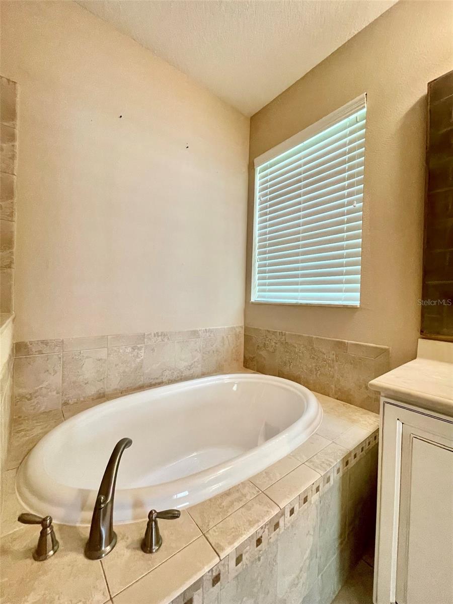 7215 S SHAMROCK RD, TAMPA, FL, 33616