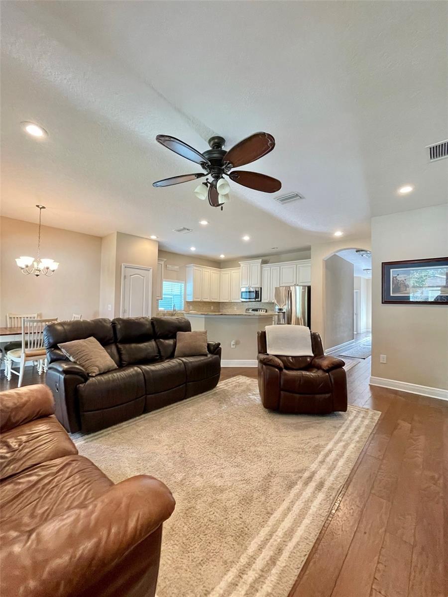 7215 S SHAMROCK RD, TAMPA, FL, 33616