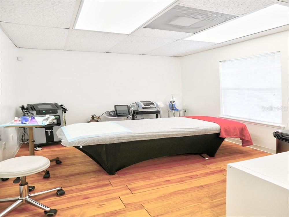 631 E OAK RIDGE RD, ORLANDO, FL, 32809