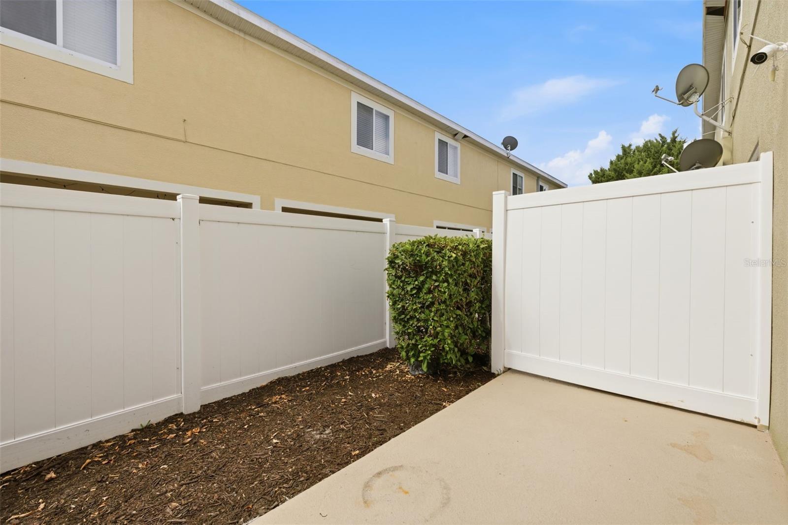 8545 TRAIL WIND DR, TAMPA, FL, 33647
