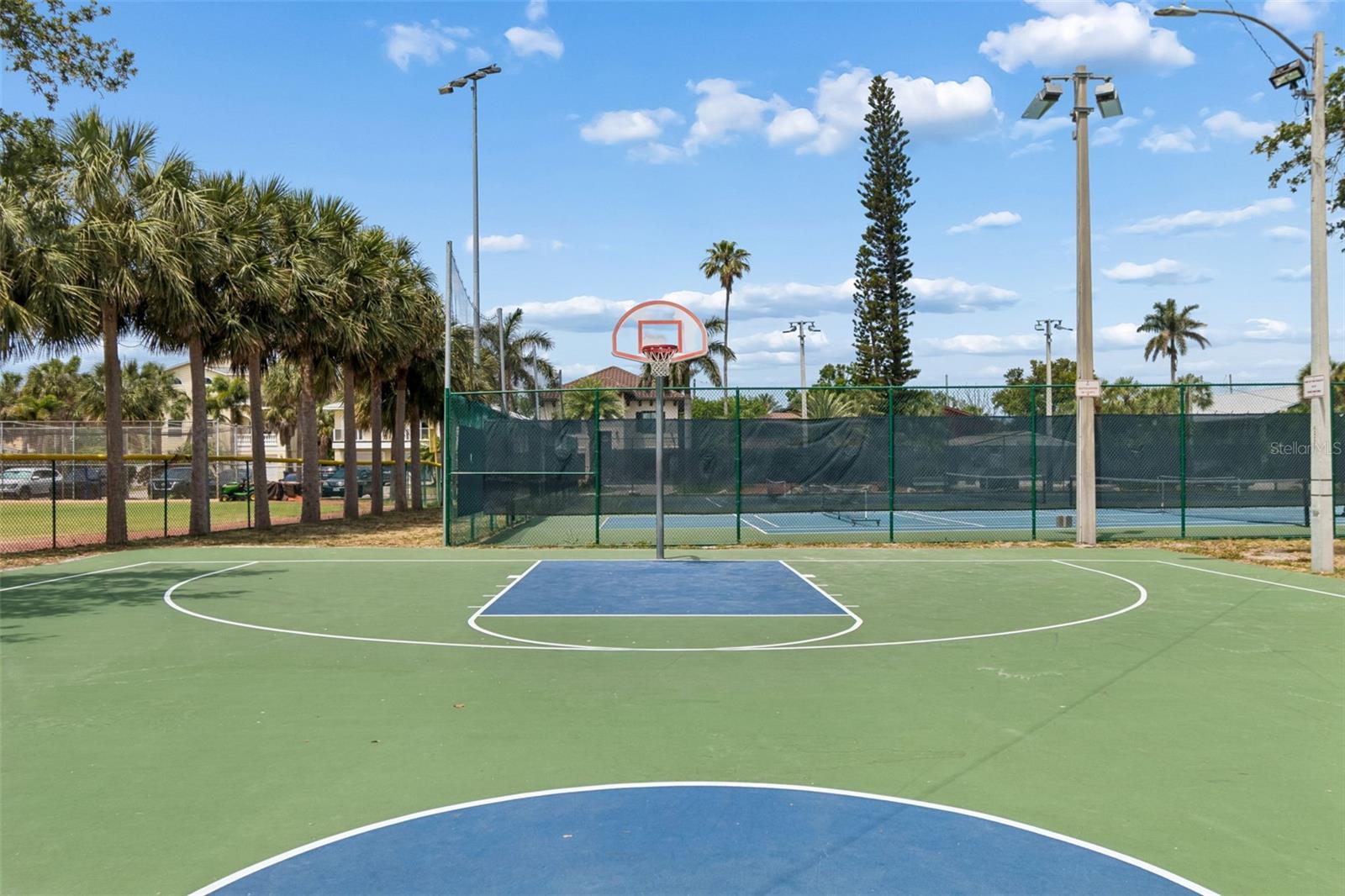 318 LA HACIENDA DR, INDIAN ROCKS BEACH, FL, 33785