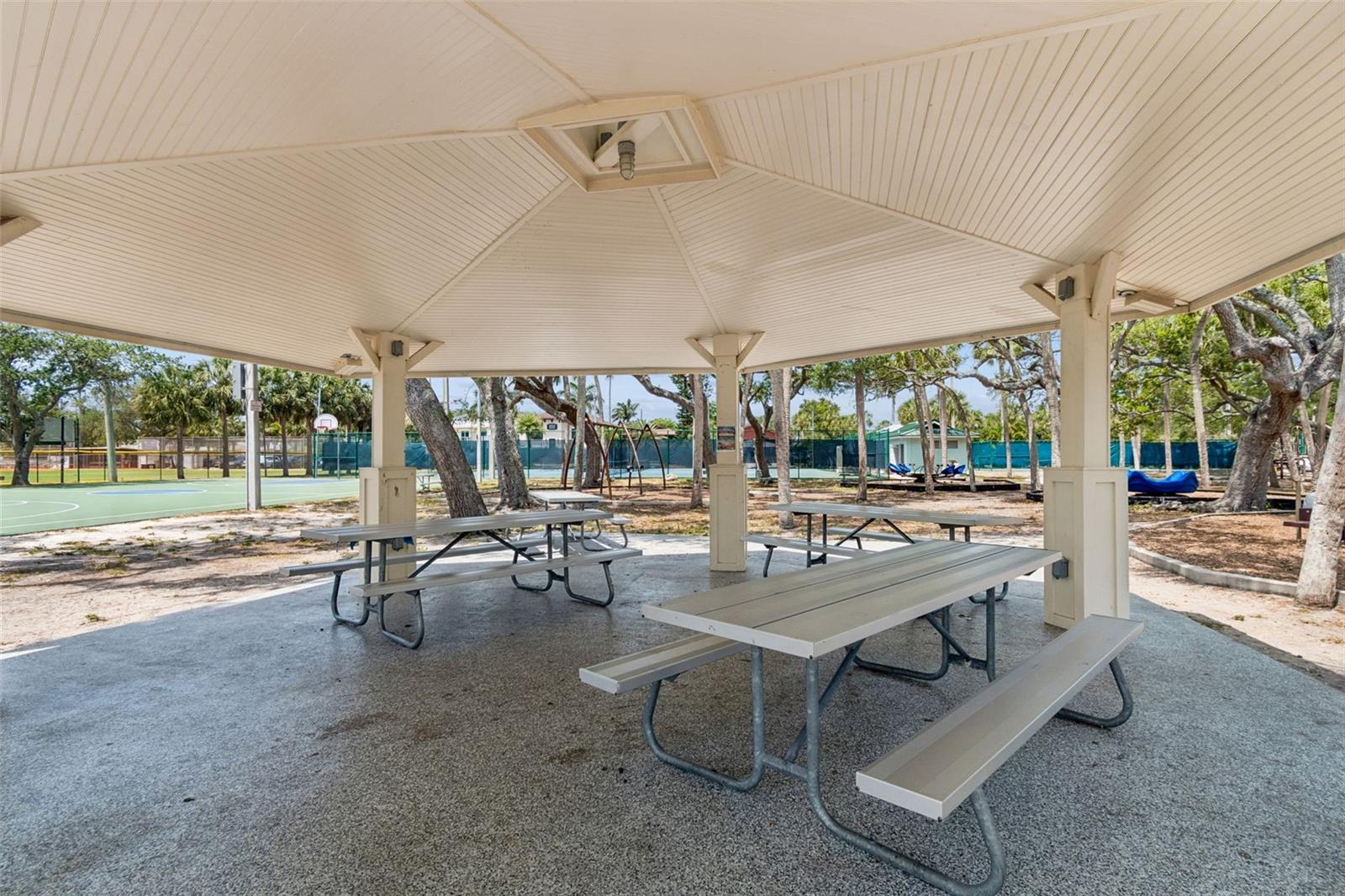 318 LA HACIENDA DR, INDIAN ROCKS BEACH, FL, 33785