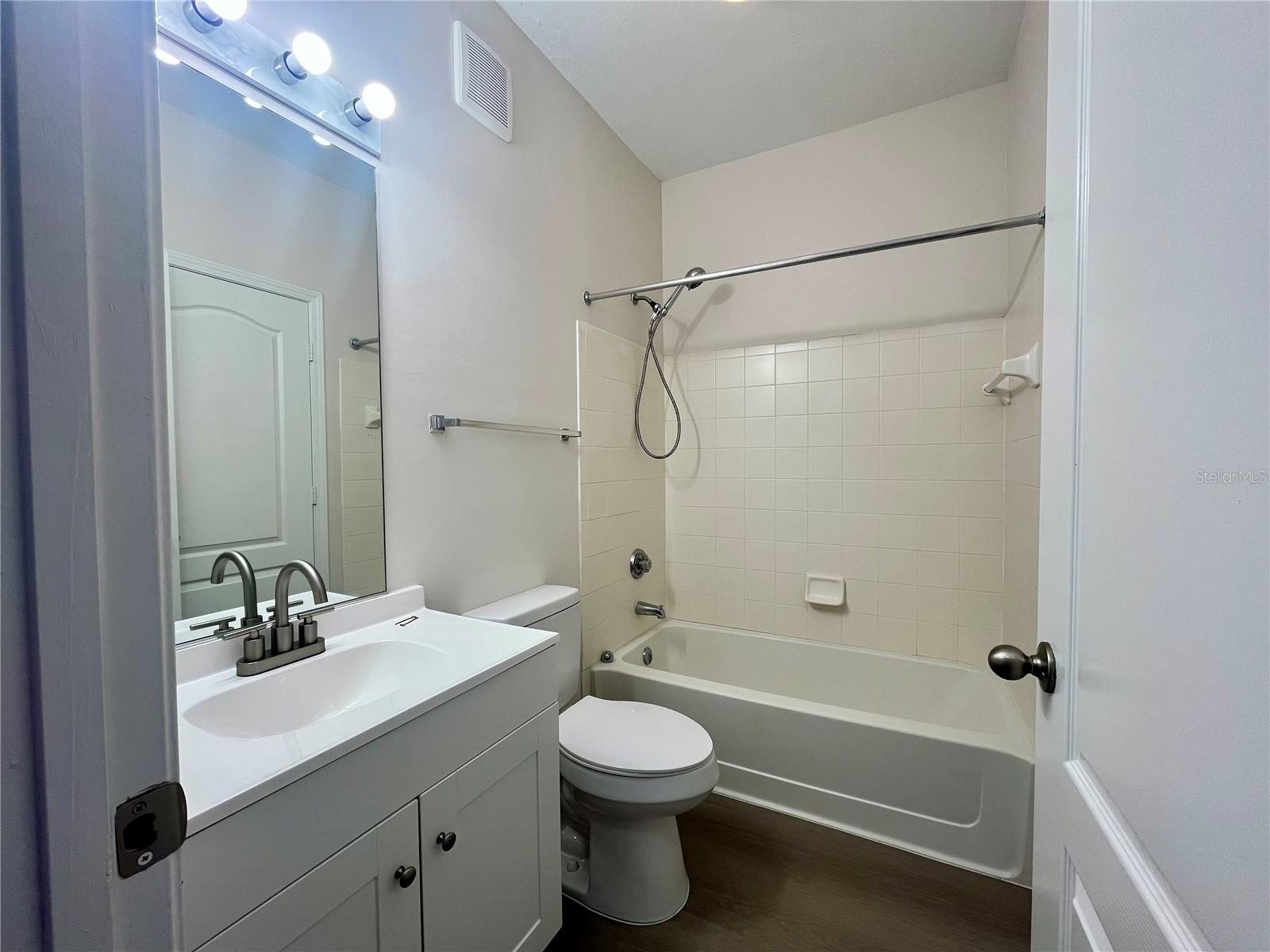 18105 VILLA CREEK DR, TAMPA, FL, 33647