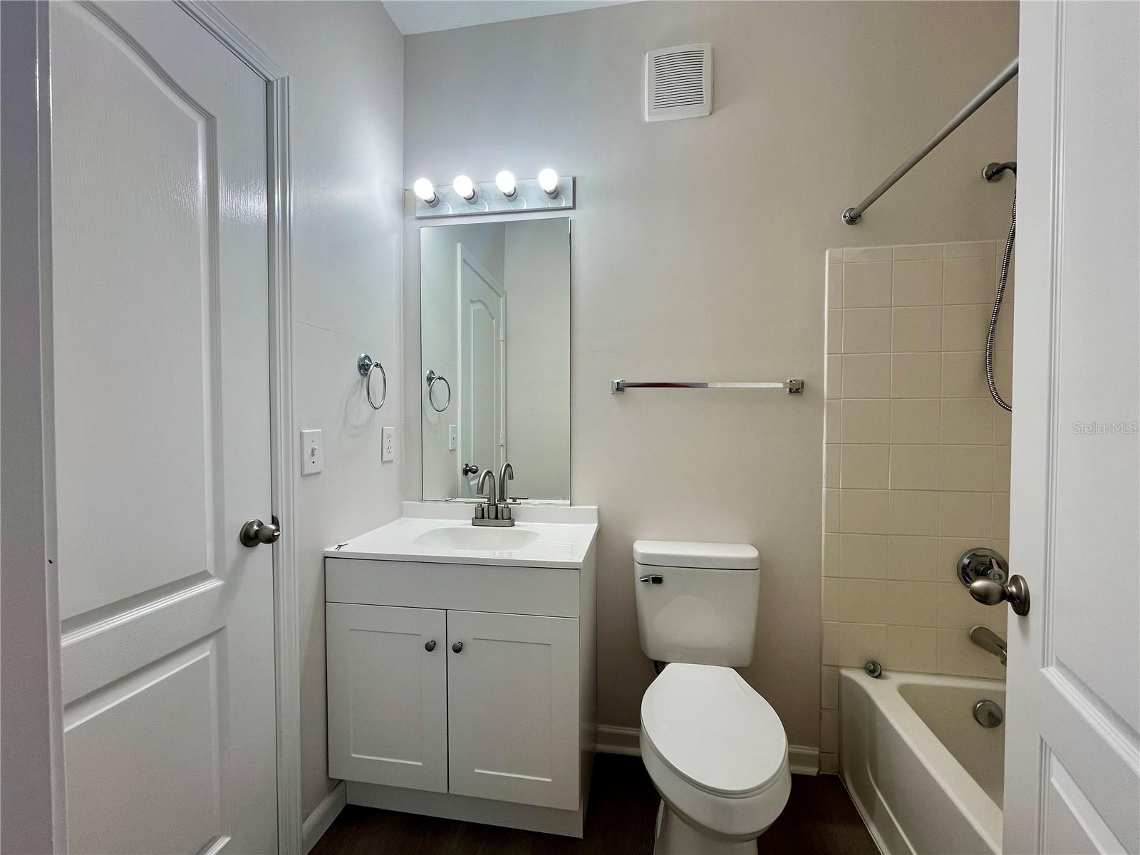 18105 VILLA CREEK DR, TAMPA, FL, 33647