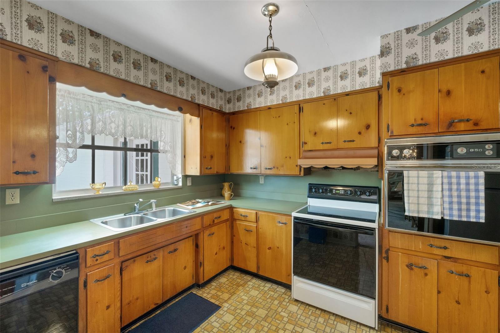 4200 CLEVELAND HEIGHTS BLVD, LAKELAND, FL, 33813