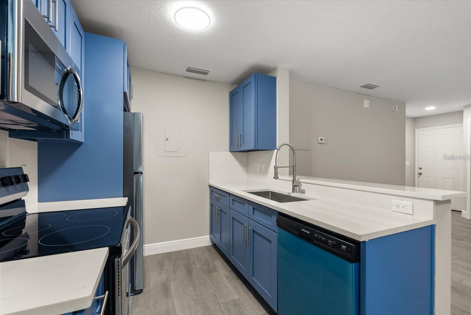 2592 GRASSY POINT DR #104, LAKE MARY, FL, 32746