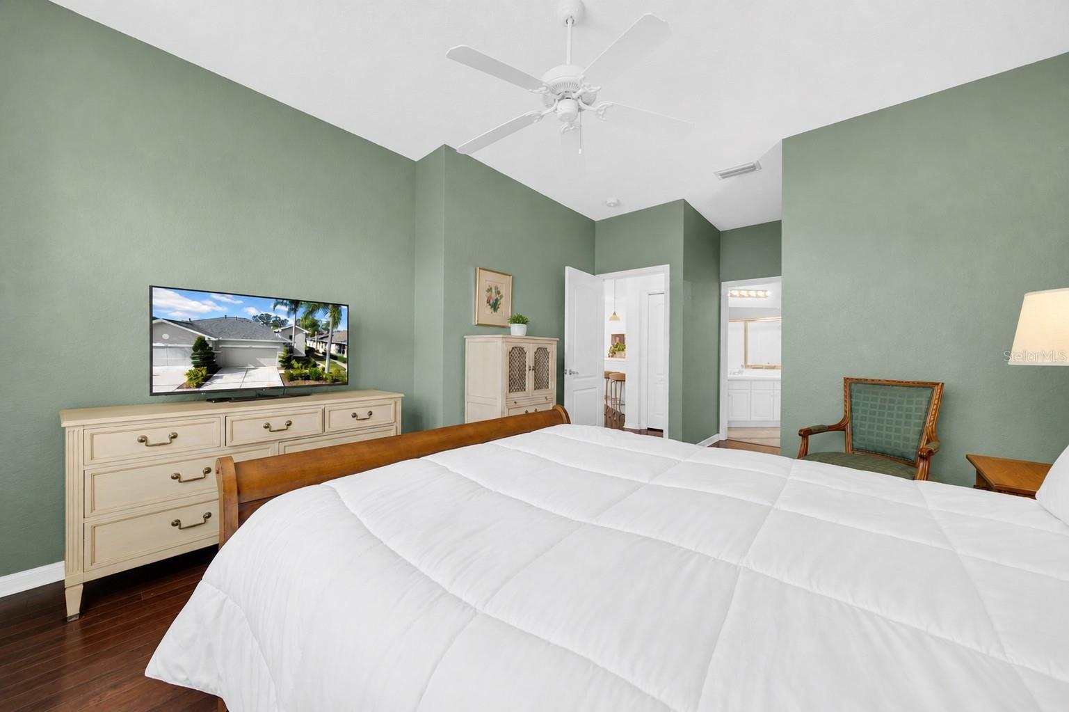 1252 LYNDHURST GREENS DR, SUN CITY CENTER, FL, 33573
