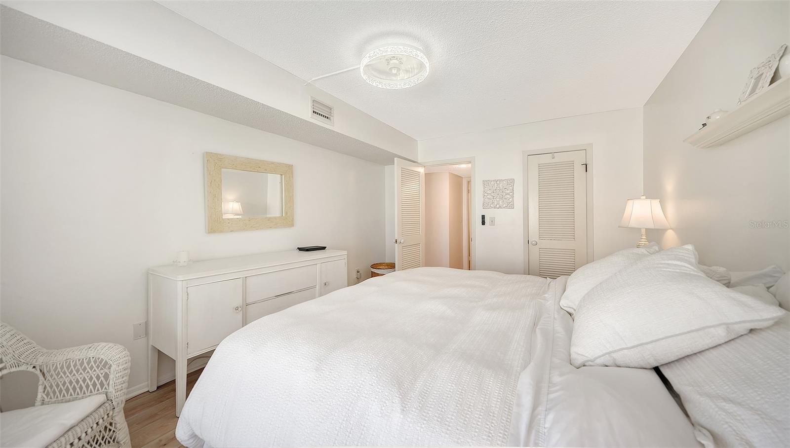 9200 MIDNIGHT PASS RD #25, SARASOTA, FL, 34242