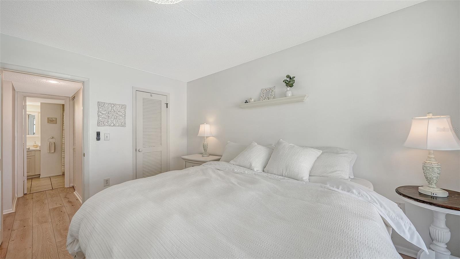 9200 MIDNIGHT PASS RD #25, SARASOTA, FL, 34242