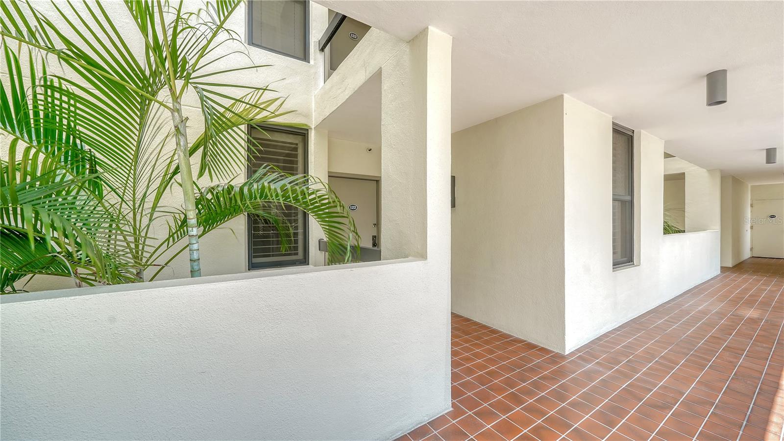1930 HARBOURSIDE DR #122, LONGBOAT KEY, FL, 34228
