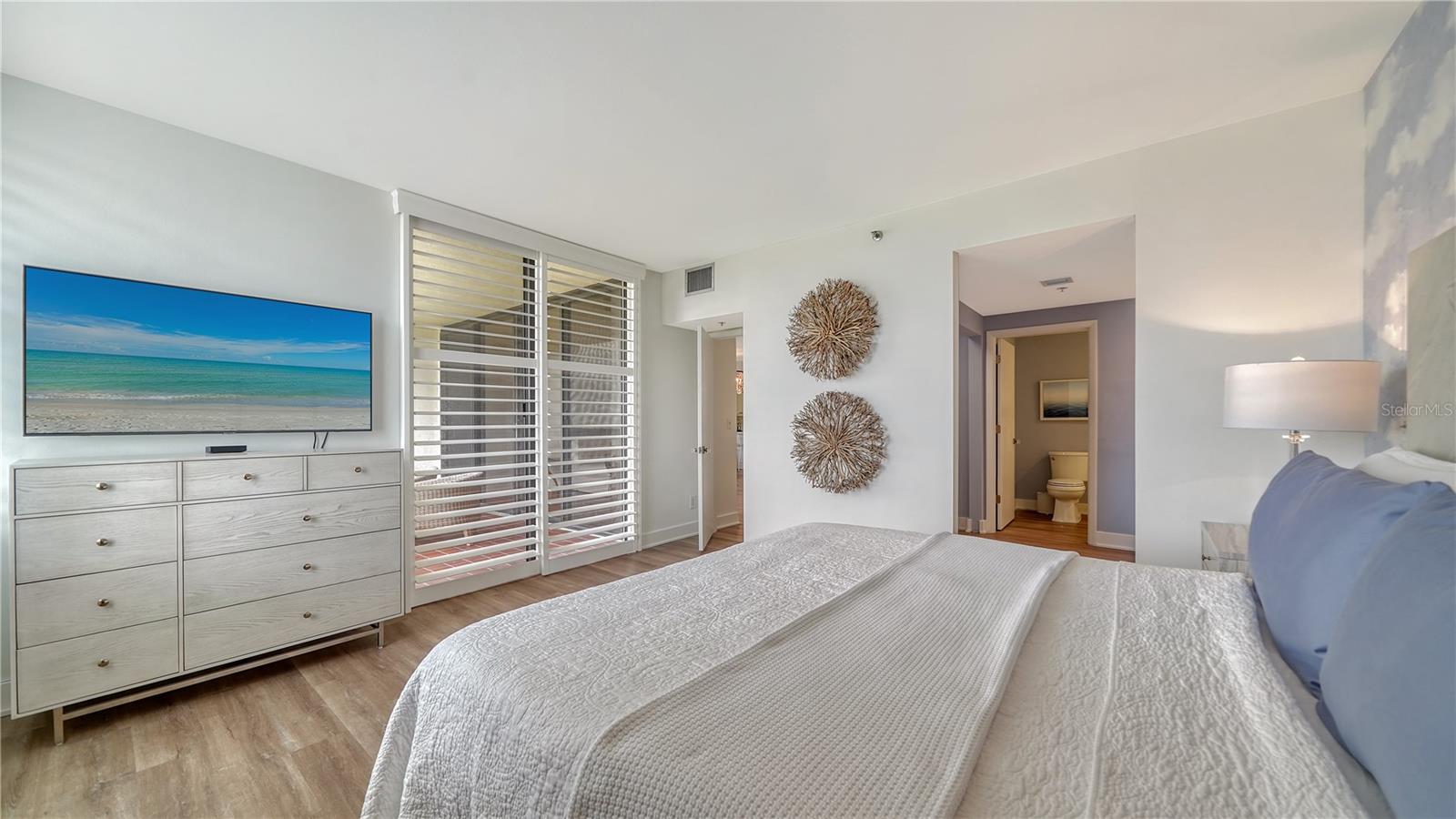 1930 HARBOURSIDE DR #122, LONGBOAT KEY, FL, 34228