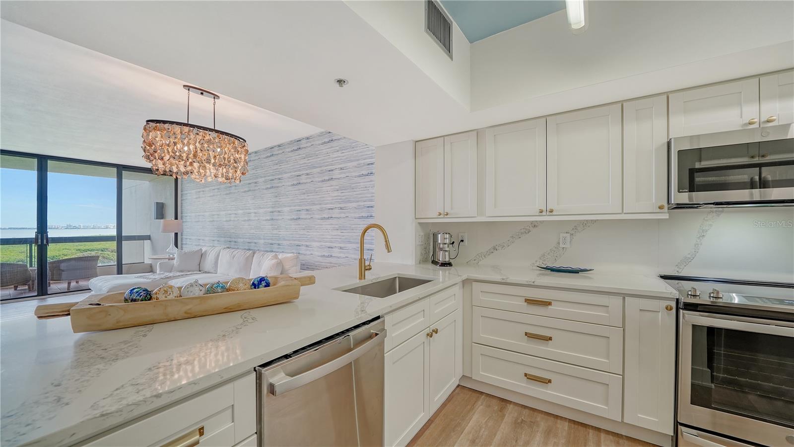 1930 HARBOURSIDE DR #122, LONGBOAT KEY, FL, 34228