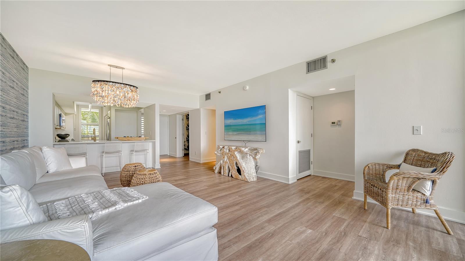 1930 HARBOURSIDE DR #122, LONGBOAT KEY, FL, 34228