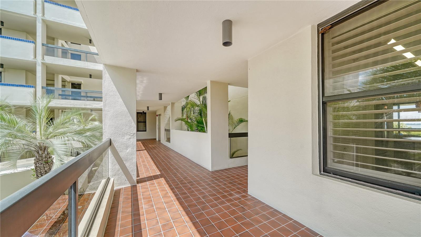 1930 HARBOURSIDE DR #122, LONGBOAT KEY, FL, 34228