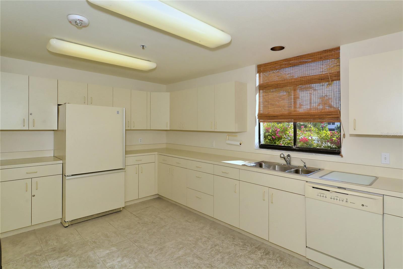 1930 HARBOURSIDE DR #122, LONGBOAT KEY, FL, 34228