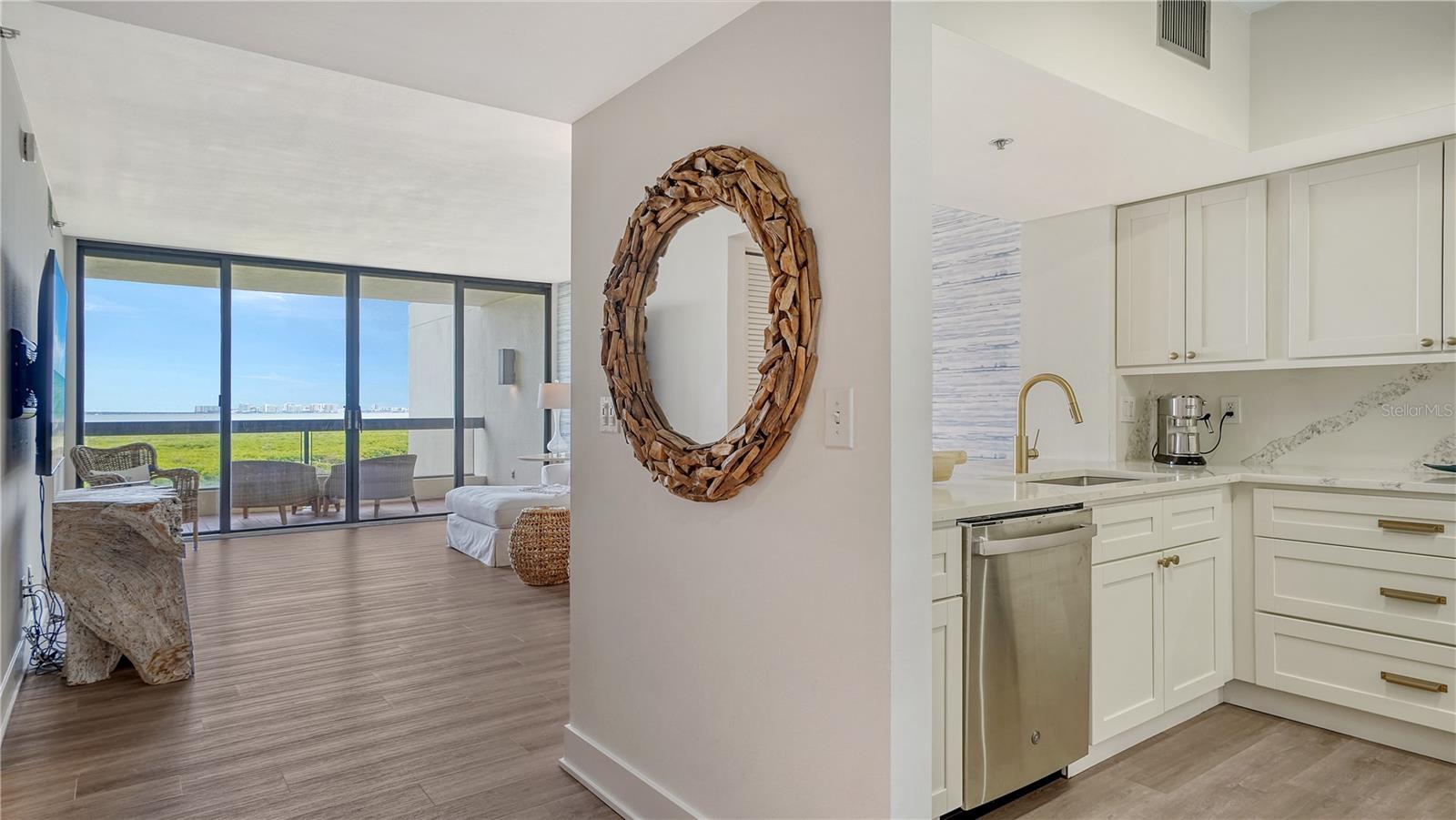 1930 HARBOURSIDE DR #122, LONGBOAT KEY, FL, 34228