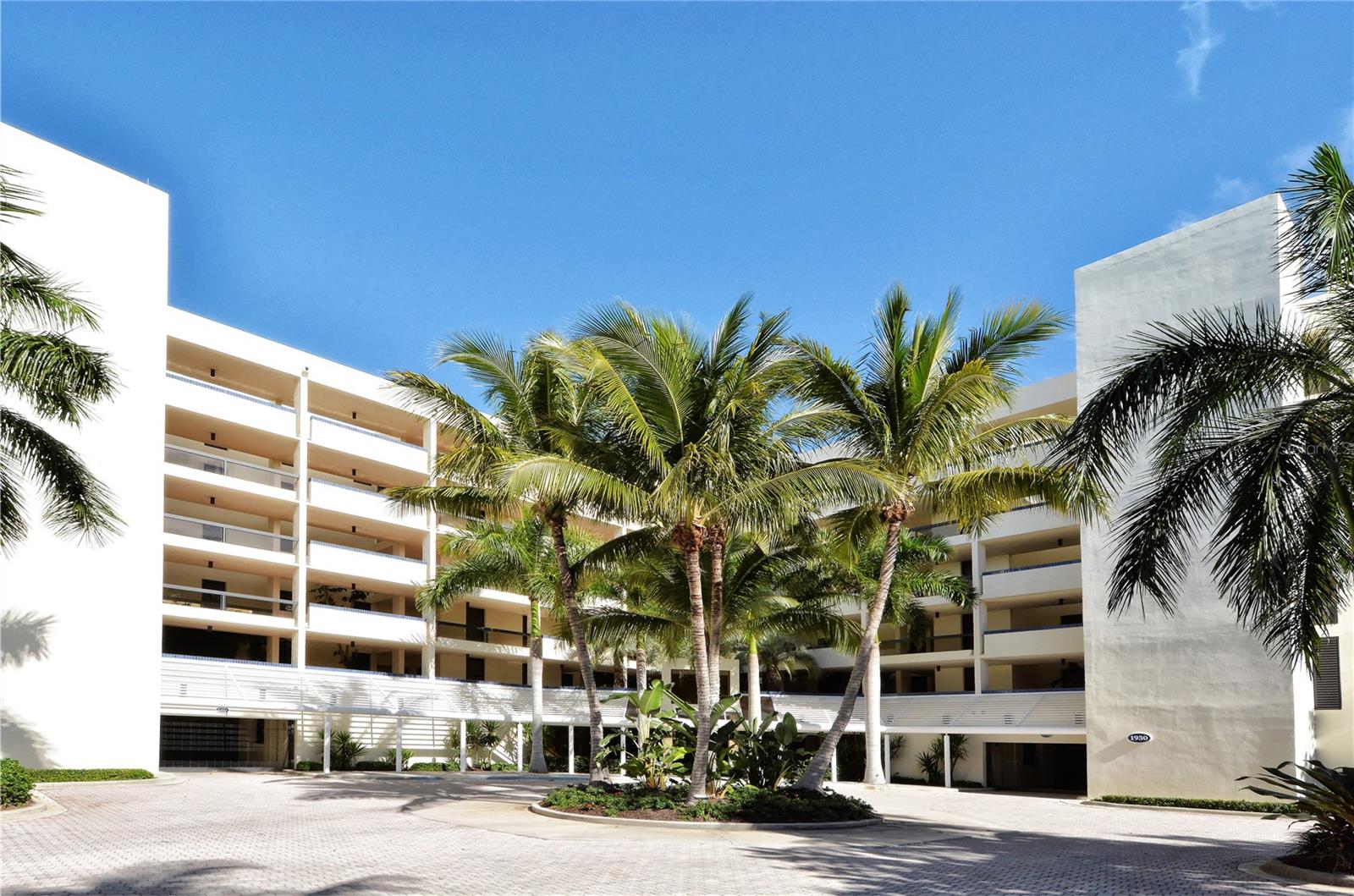 1930 HARBOURSIDE DR #122, LONGBOAT KEY, FL, 34228