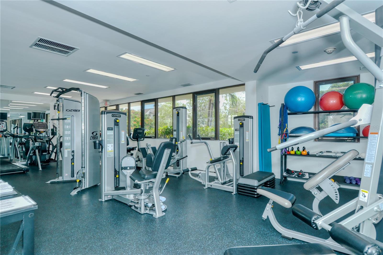 1930 HARBOURSIDE DR #122, LONGBOAT KEY, FL, 34228
