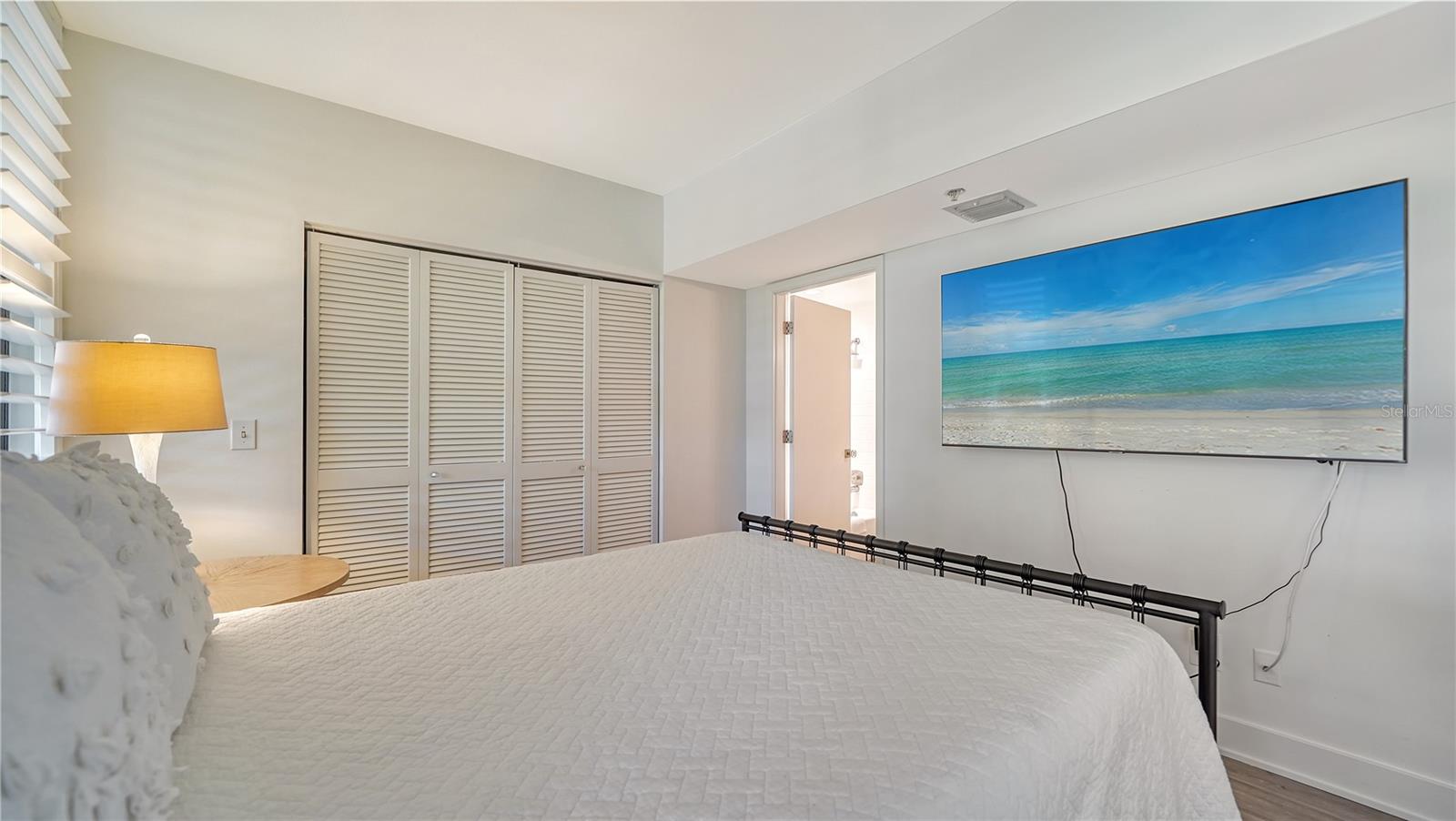 1930 HARBOURSIDE DR #122, LONGBOAT KEY, FL, 34228