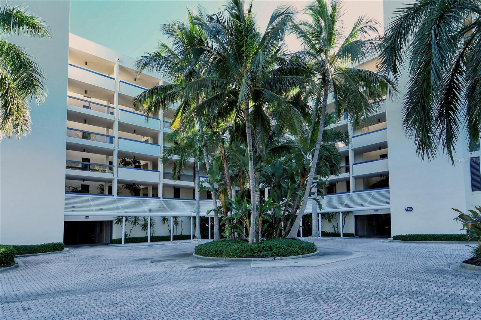 1930 HARBOURSIDE DR #122, LONGBOAT KEY, FL, 34228