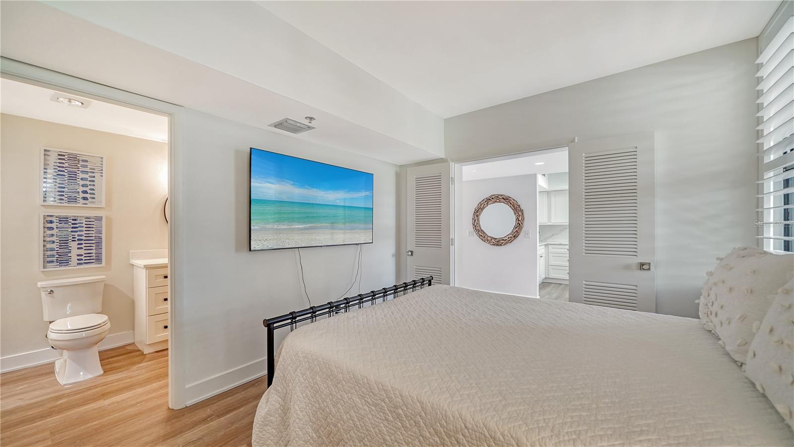 1930 HARBOURSIDE DR #122, LONGBOAT KEY, FL, 34228