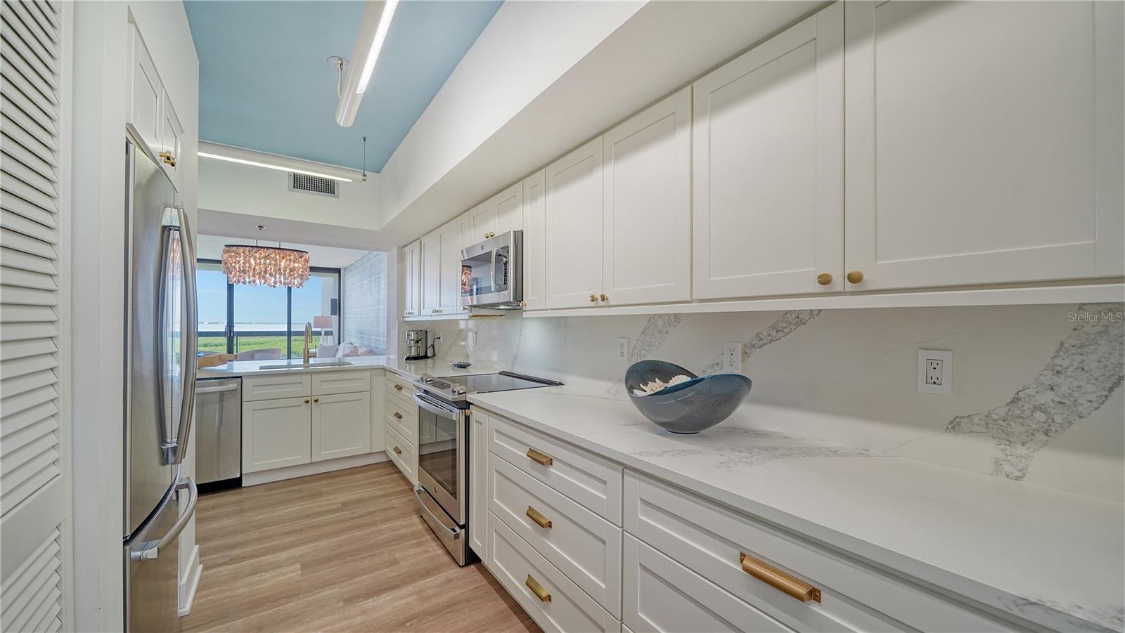 1930 HARBOURSIDE DR #122, LONGBOAT KEY, FL, 34228
