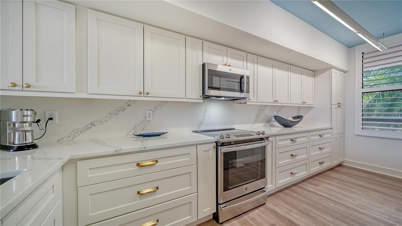 1930 HARBOURSIDE DR #122, LONGBOAT KEY, FL, 34228