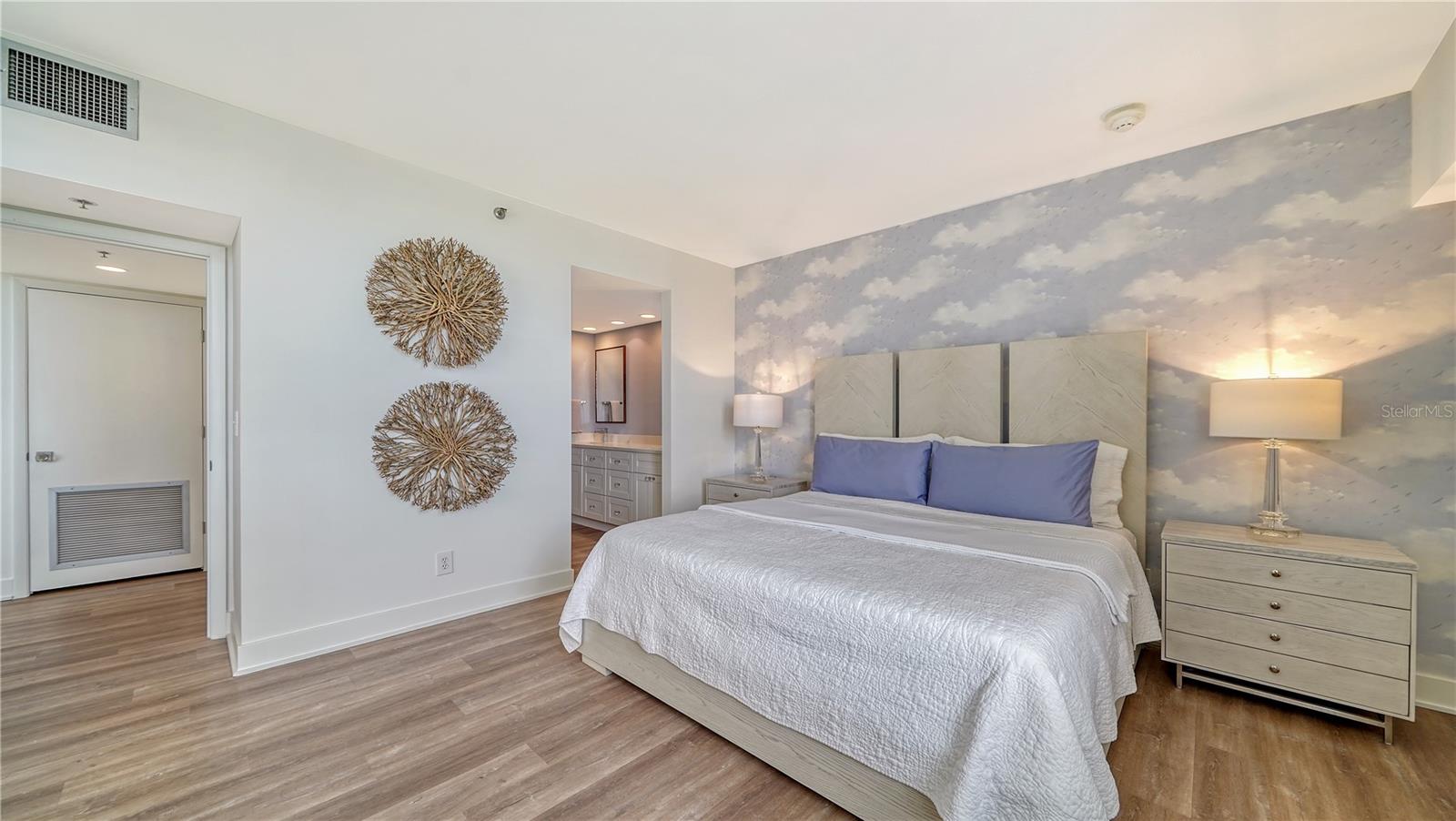 1930 HARBOURSIDE DR #122, LONGBOAT KEY, FL, 34228