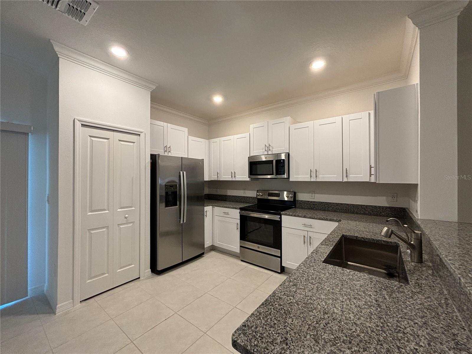 36425 CAMPFIRE TER, ZEPHYRHILLS, FL, 33541