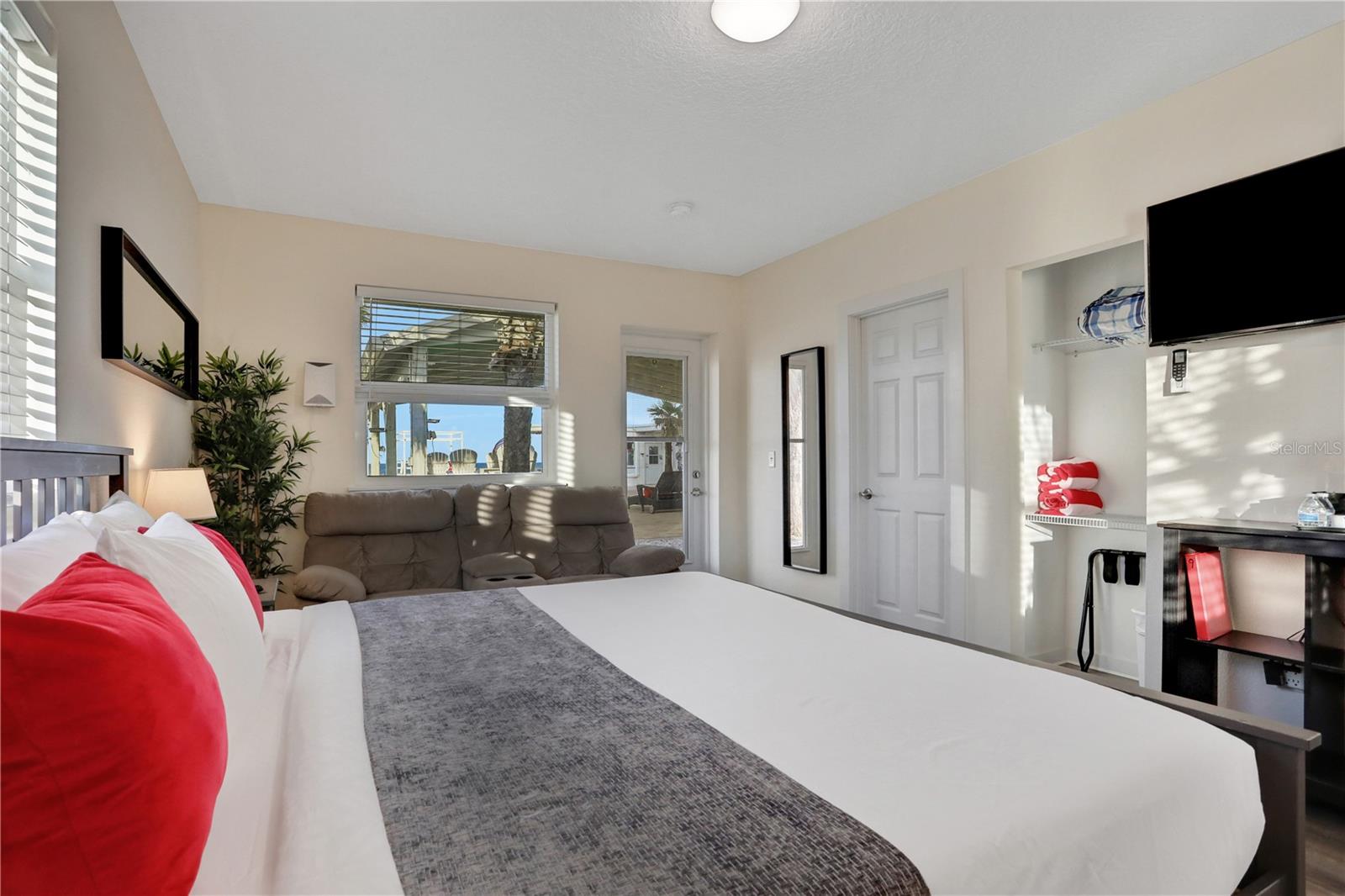 1204 S OCEAN SHORE BLVD, FLAGLER BEACH, FL, 32136