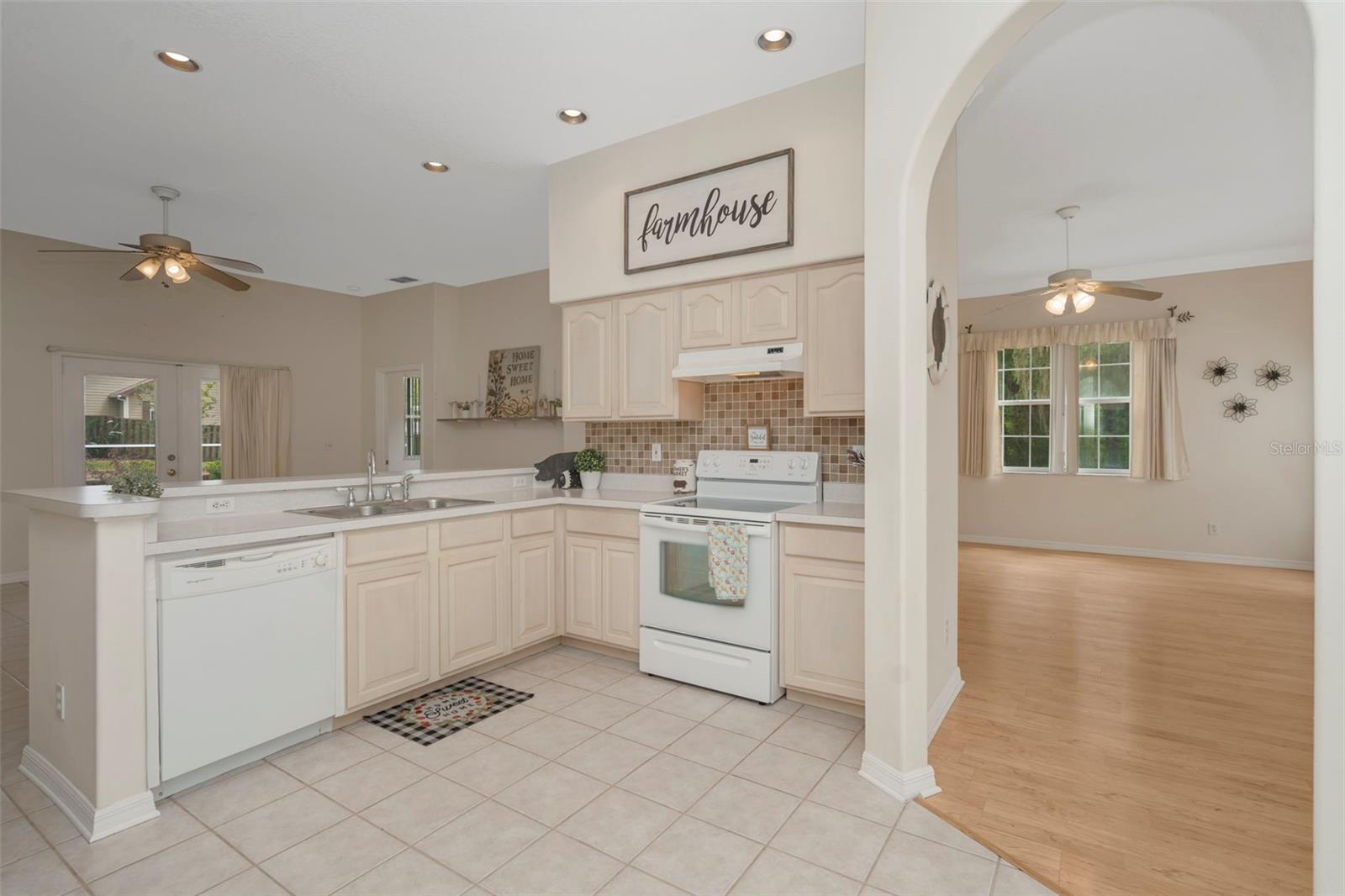 35745 OLD CLINTON AVE, DADE CITY, FL, 33525