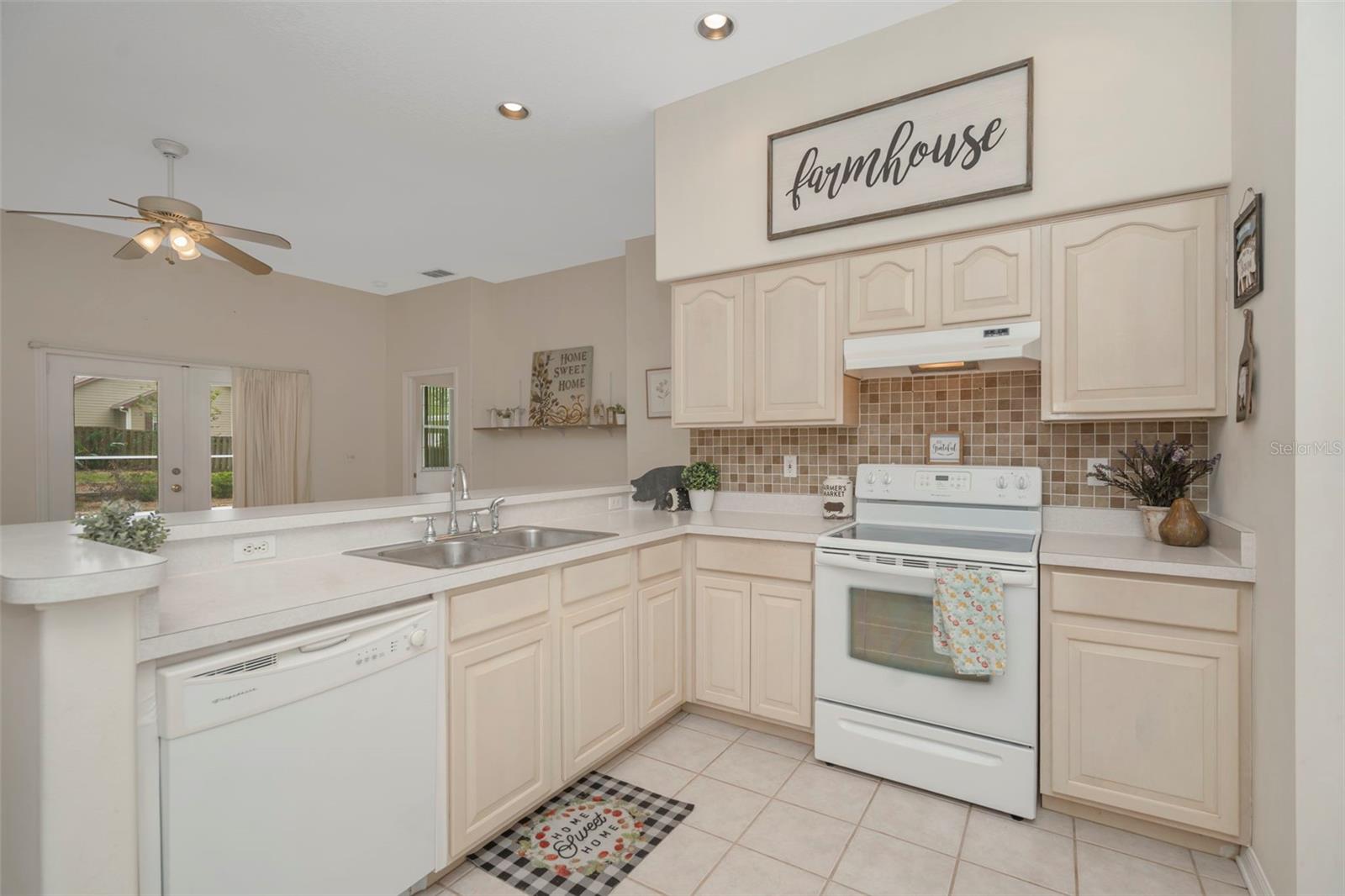 35745 OLD CLINTON AVE, DADE CITY, FL, 33525