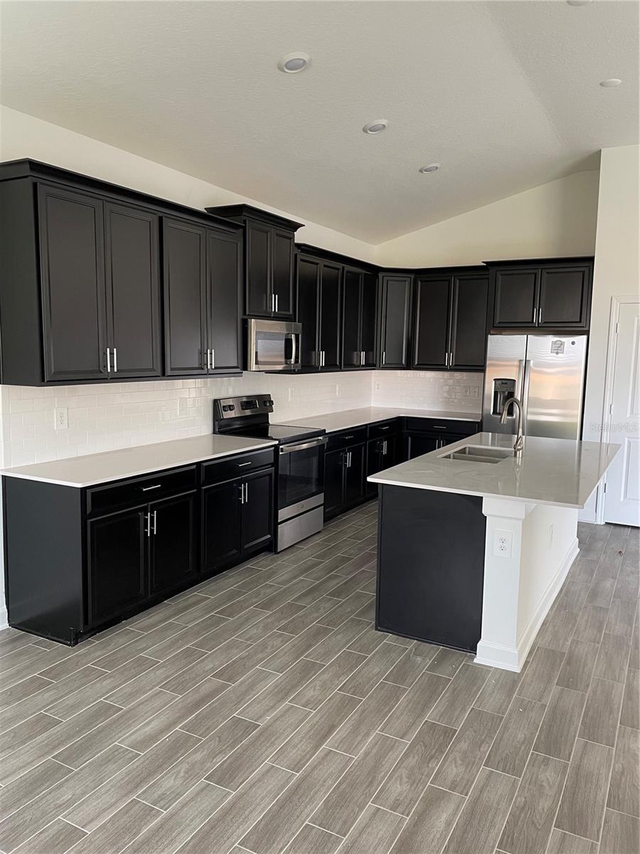 7152 DILLY LAKE AVE, GROVELAND, FL, 34736