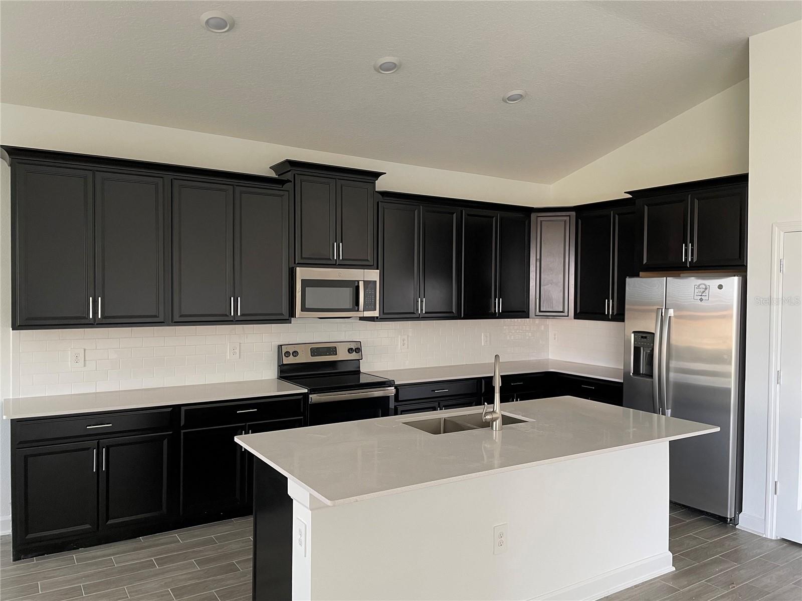 7152 DILLY LAKE AVE, GROVELAND, FL, 34736