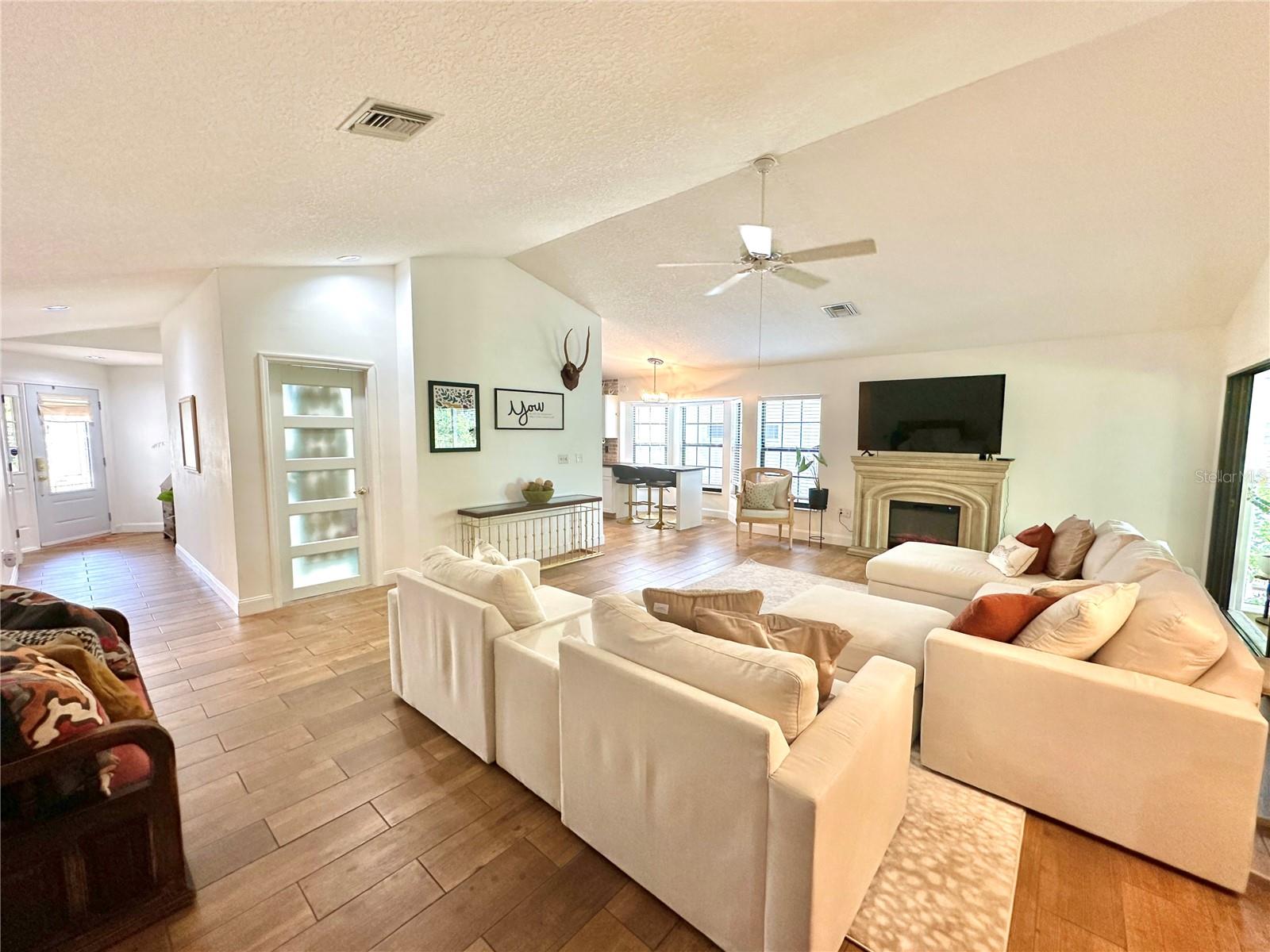631 SAND LAKE CT, MOUNT DORA, FL, 32757
