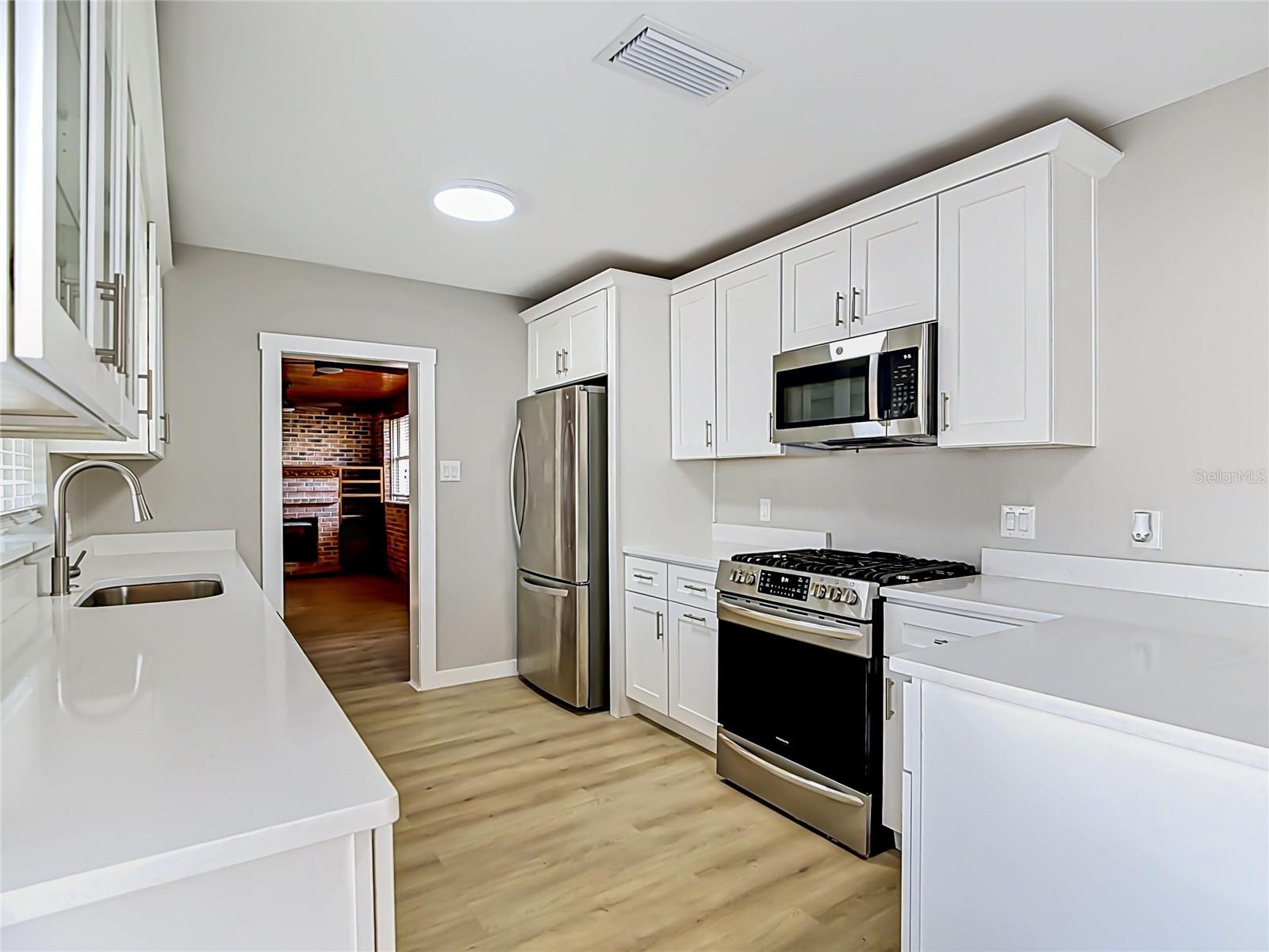 616 E EDGEWOOD DR, LAKELAND, FL, 33803
