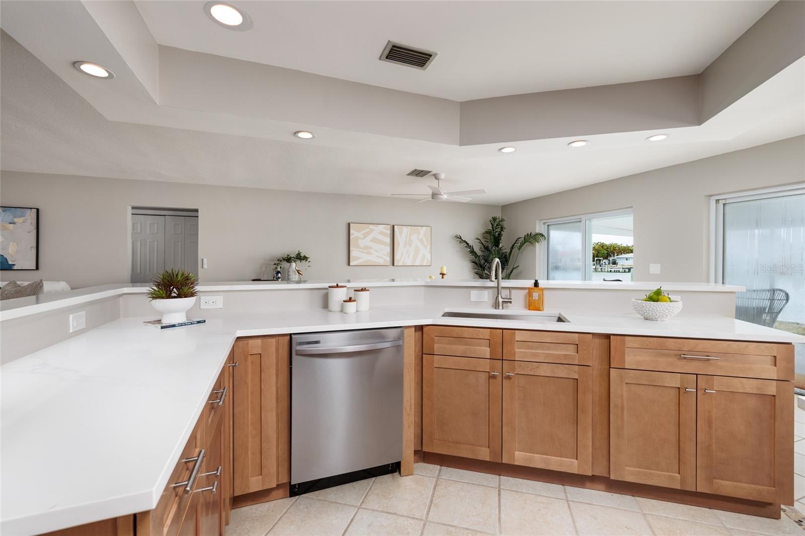 11055 4TH ST E, TREASURE ISLAND, FL, 33706