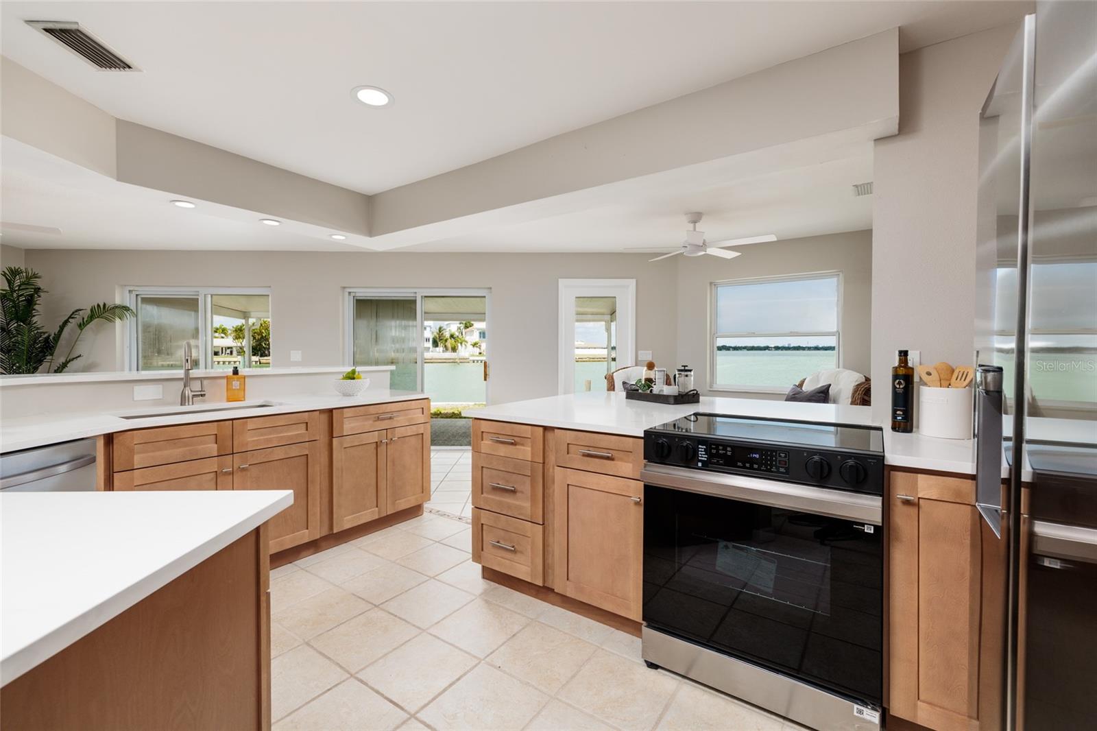 11055 4TH ST E, TREASURE ISLAND, FL, 33706