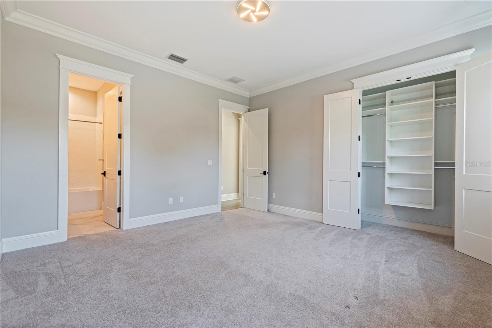 1001 CORDOVA BLVD NE, ST PETERSBURG, FL, 33704
