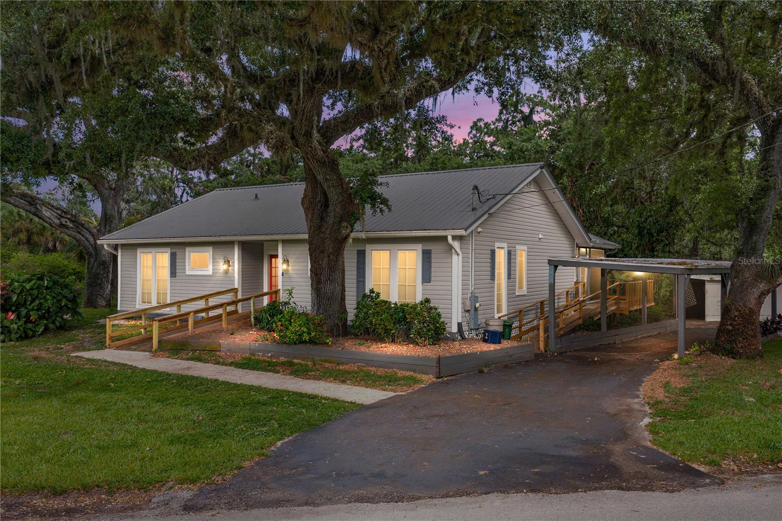 975 CALOOSA ESTATES DR, LABELLE, FL, 33935