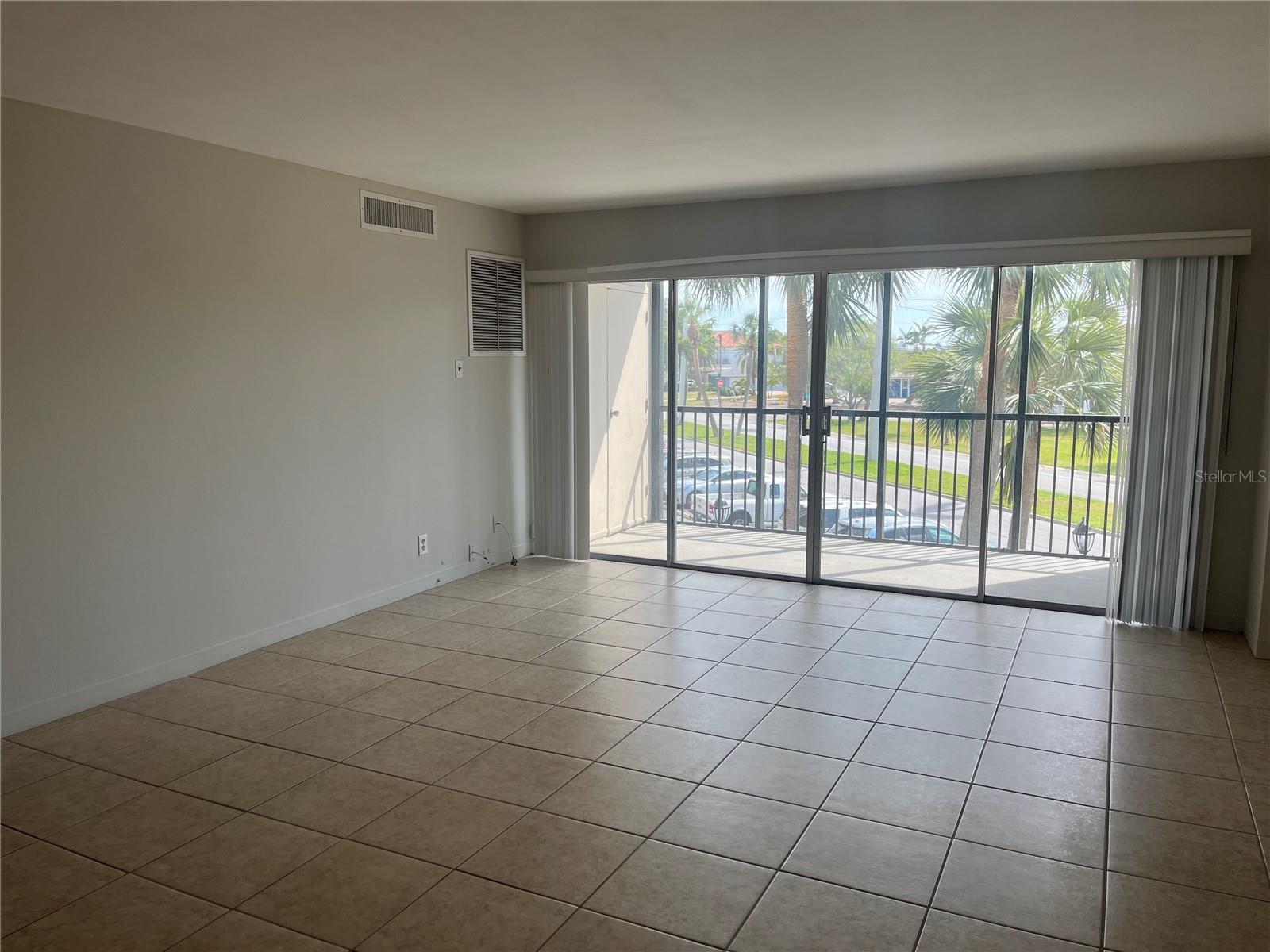 10355 PARADISE BLVD #113, TREASURE ISLAND, FL, 33706
