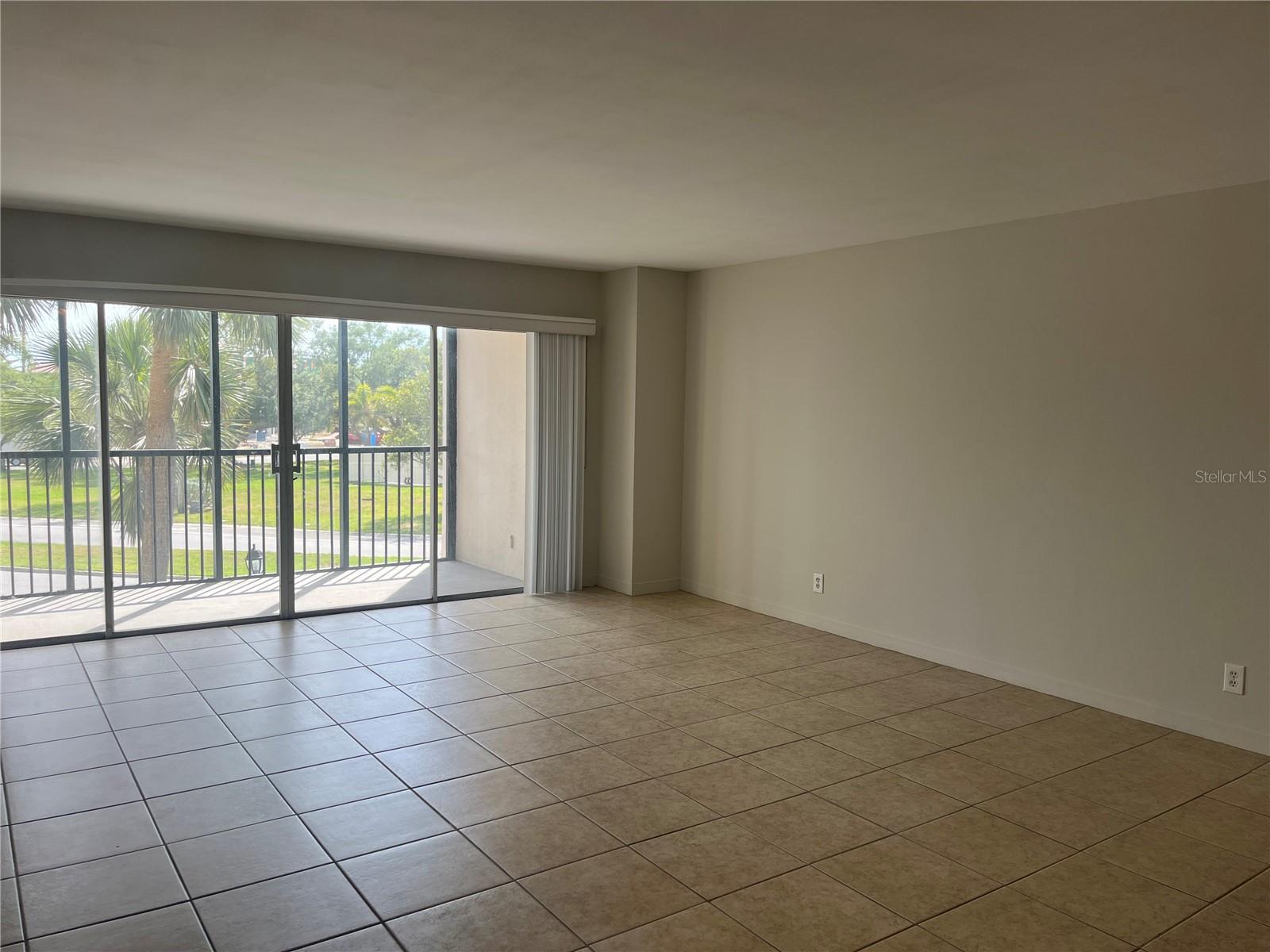 10355 PARADISE BLVD #113, TREASURE ISLAND, FL, 33706