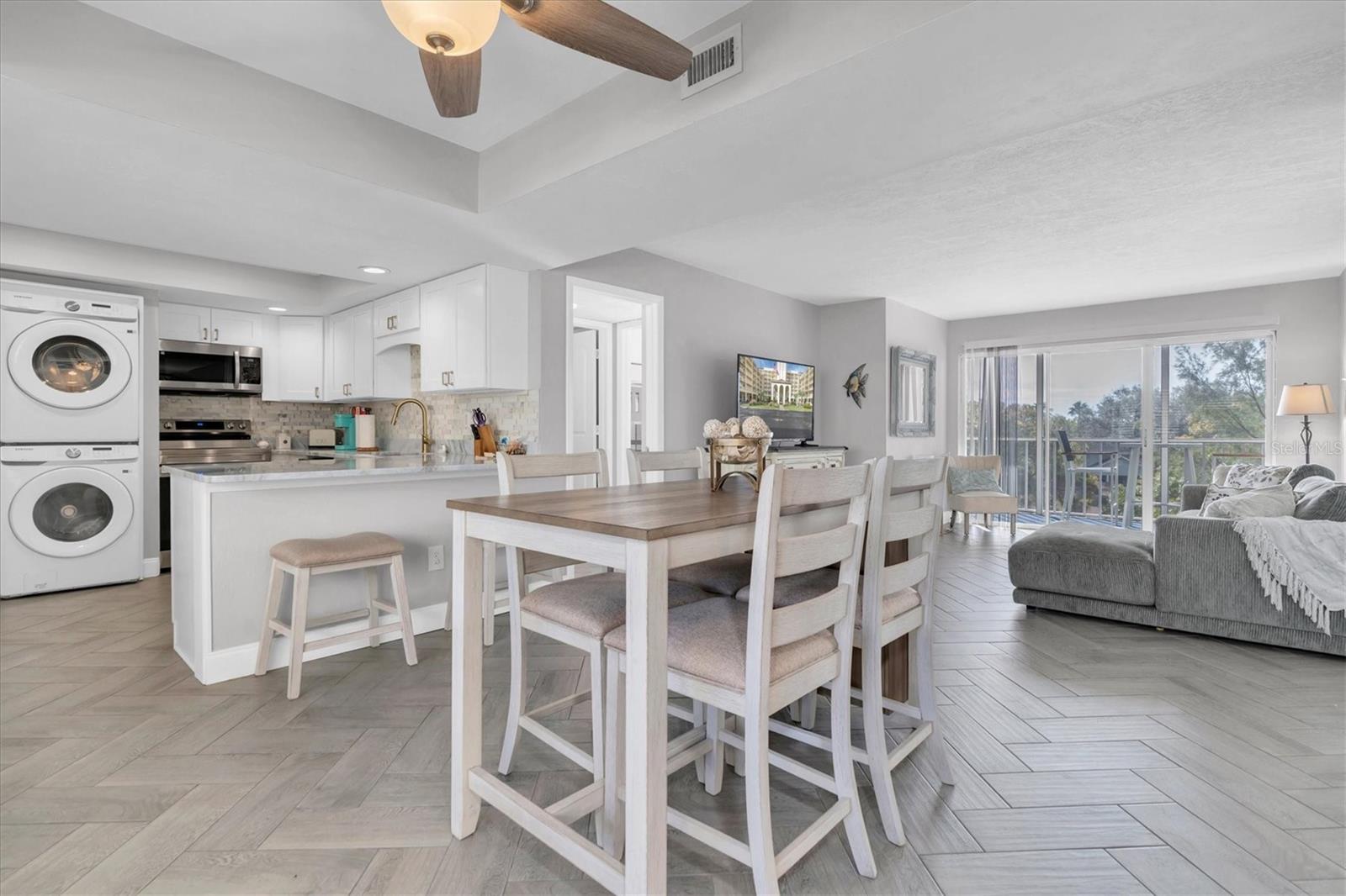 9000 COMMODORE DR #401, SEMINOLE, FL, 33776