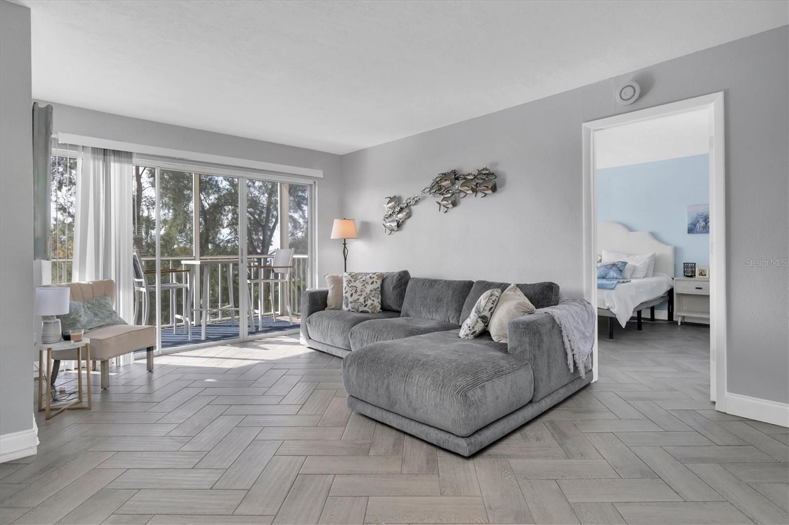 9000 COMMODORE DR #401, SEMINOLE, FL, 33776