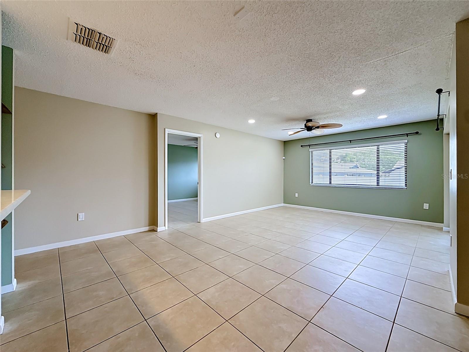 2733 COUNTRYSIDE BLVD #105, CLEARWATER, FL, 33761
