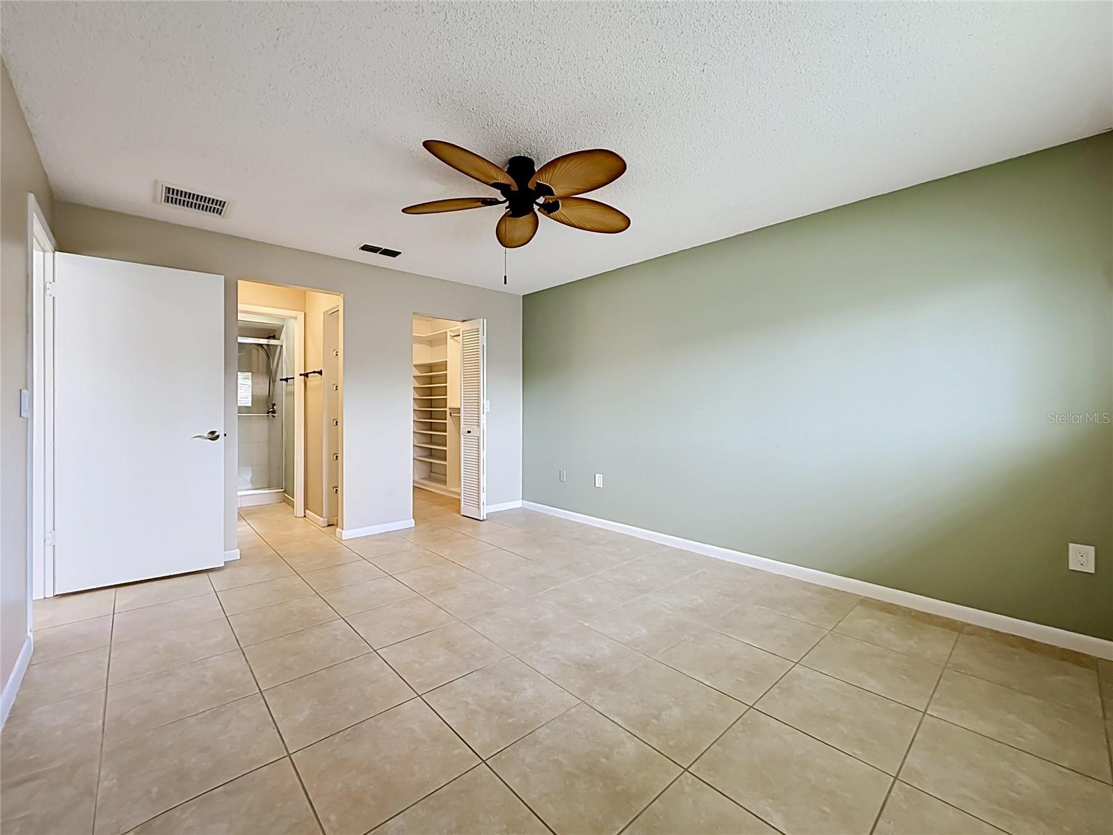 2733 COUNTRYSIDE BLVD #105, CLEARWATER, FL, 33761