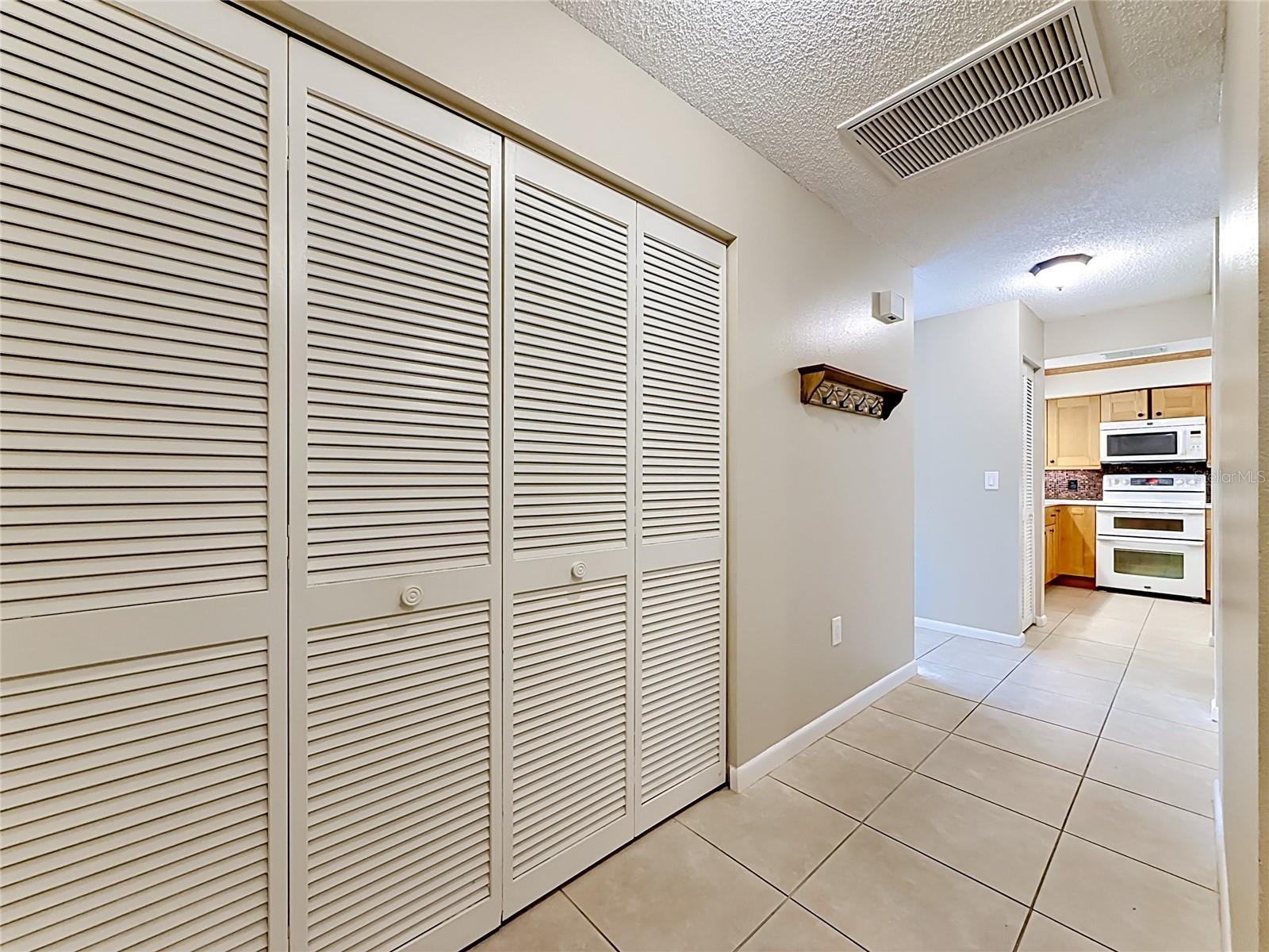 2733 COUNTRYSIDE BLVD #105, CLEARWATER, FL, 33761