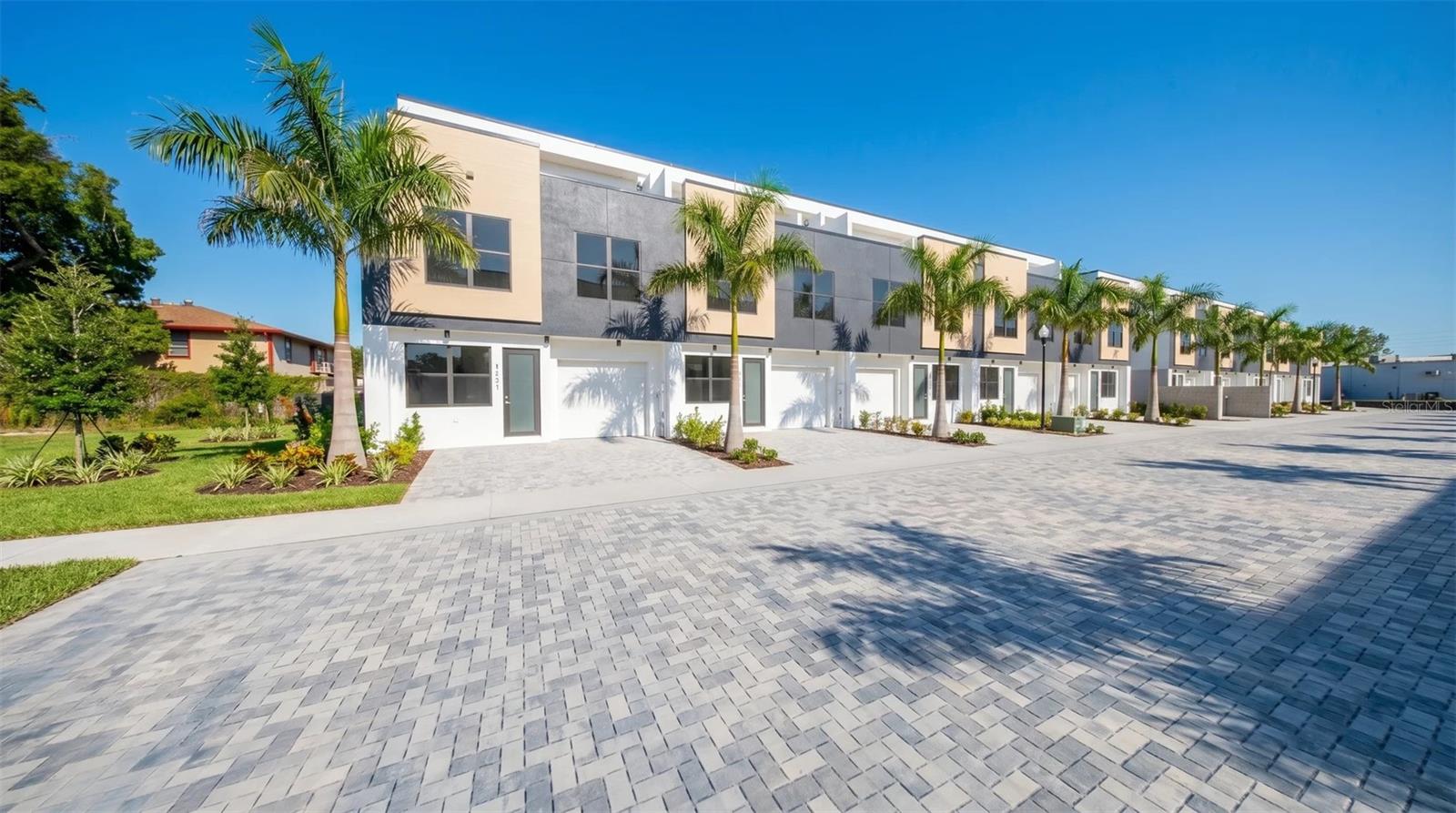4352 FONTANAROSA VILLAGE CT, TAMPA, FL, 33614