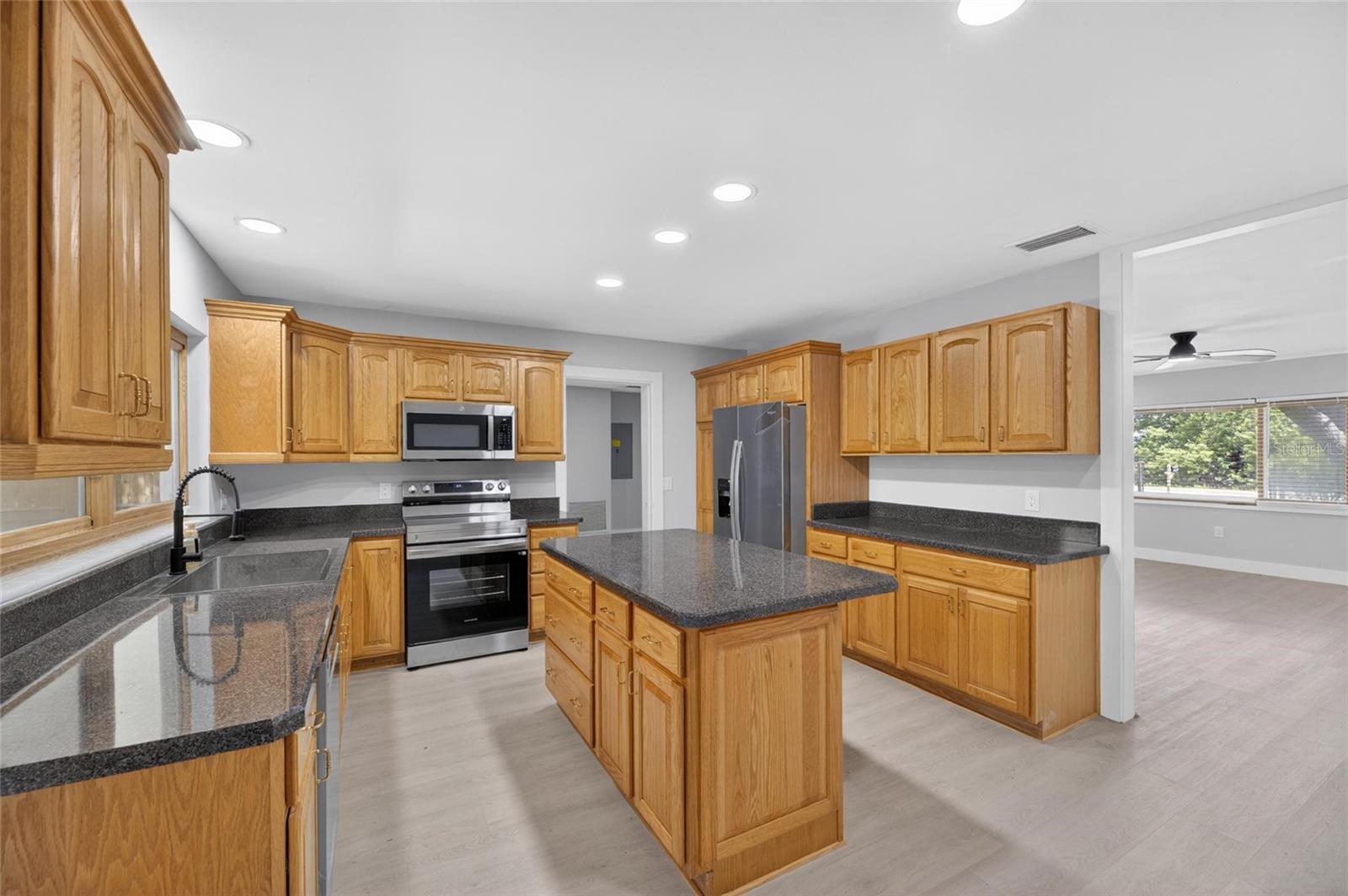 204 7TH AVE NW, RUSKIN, FL, 33570